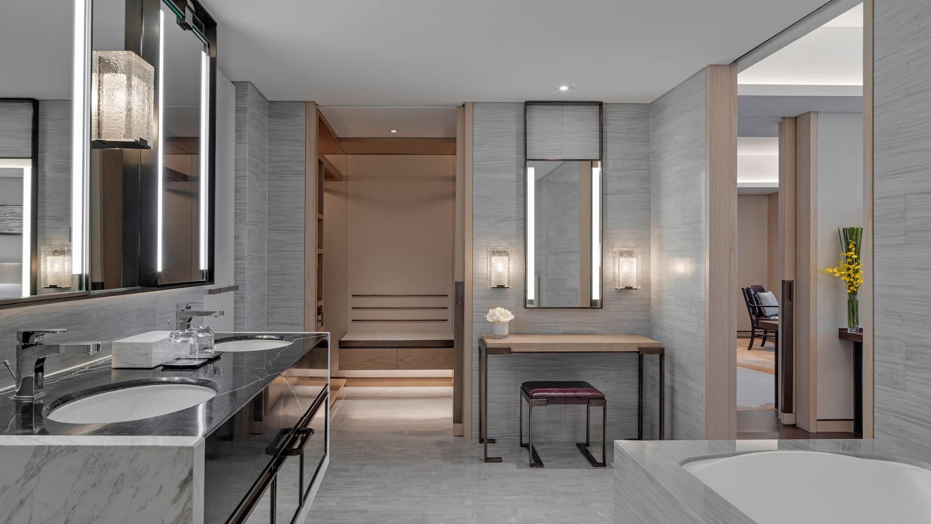 2 de 2 Grand Hyatt Hangzhou Westlake Suite Bathroom