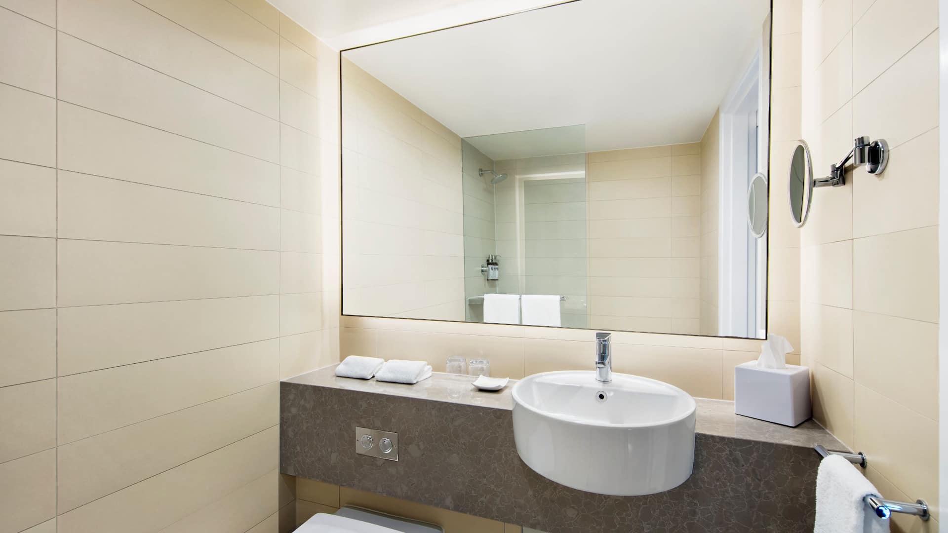 3 de 4 Hyatt Regency Sydney Bathroom Vanity