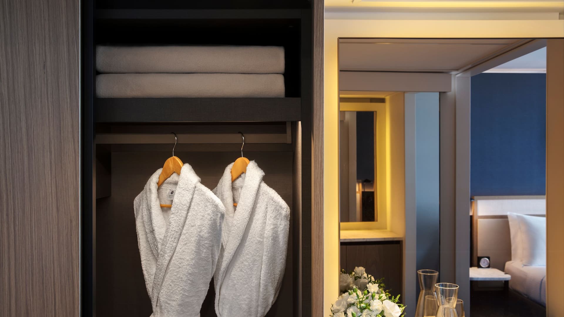 Hyatt Regency Sydney Guest Wardrobe