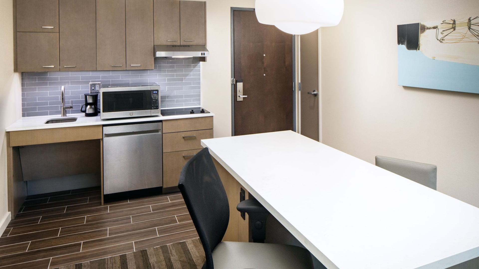2 из 3 Hyatt House Tallahassee Capitol - University Accessible Kitchen