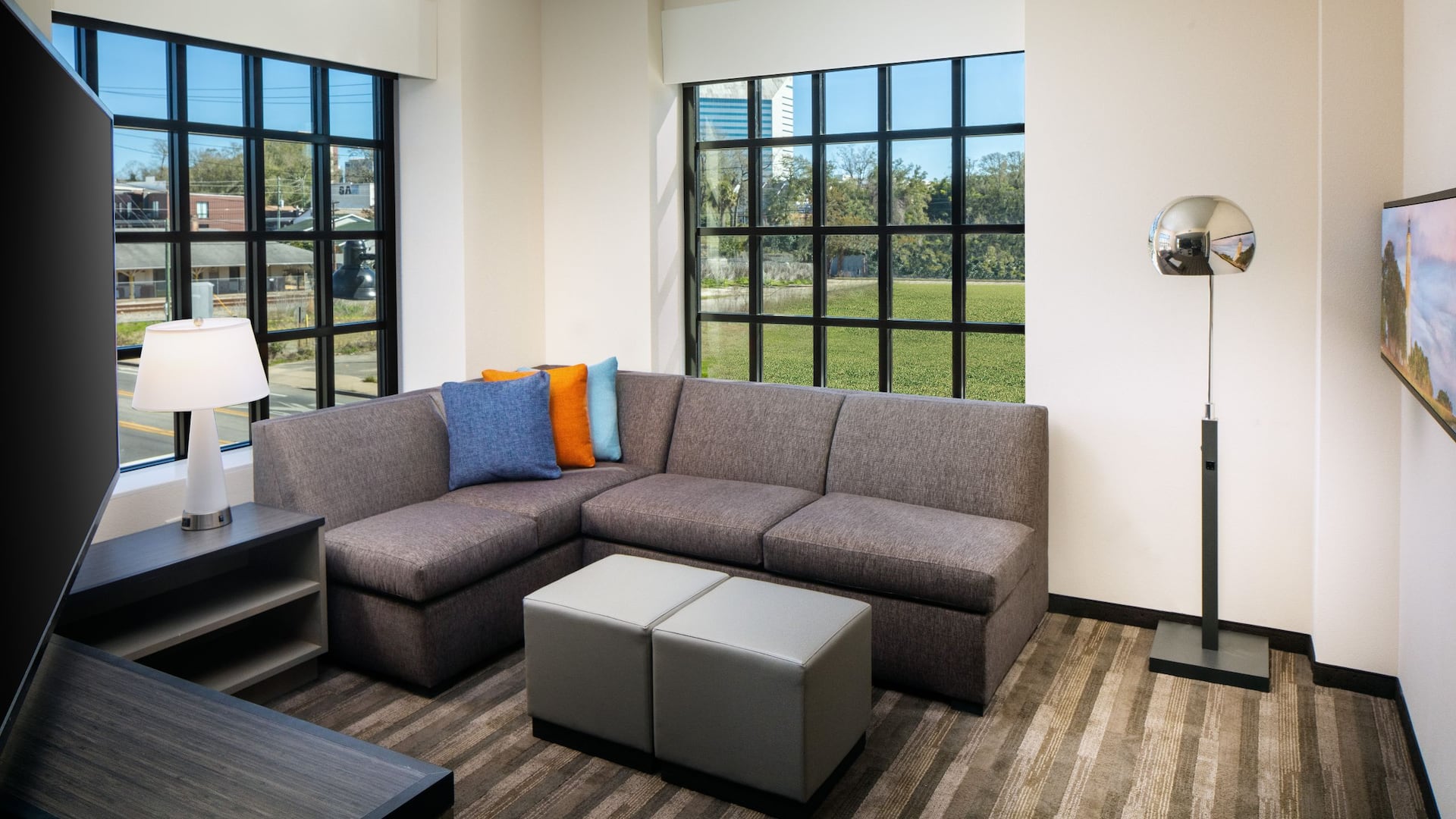 2 из 4 Hyatt House Tallahassee Capitol - University Suite Living Room