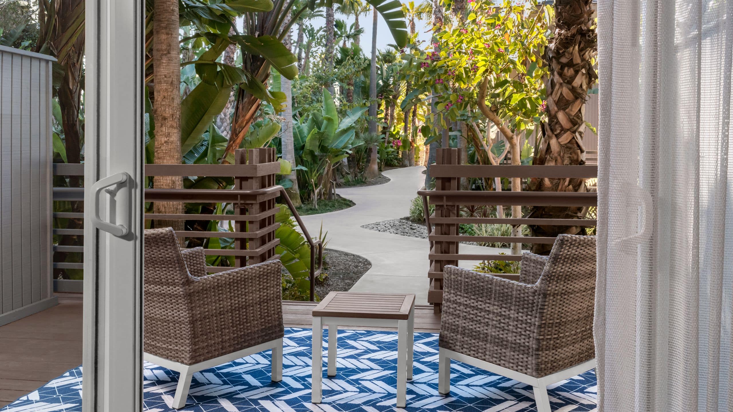 Hyatt Regency Mission Bay Spa and Marina King Patio