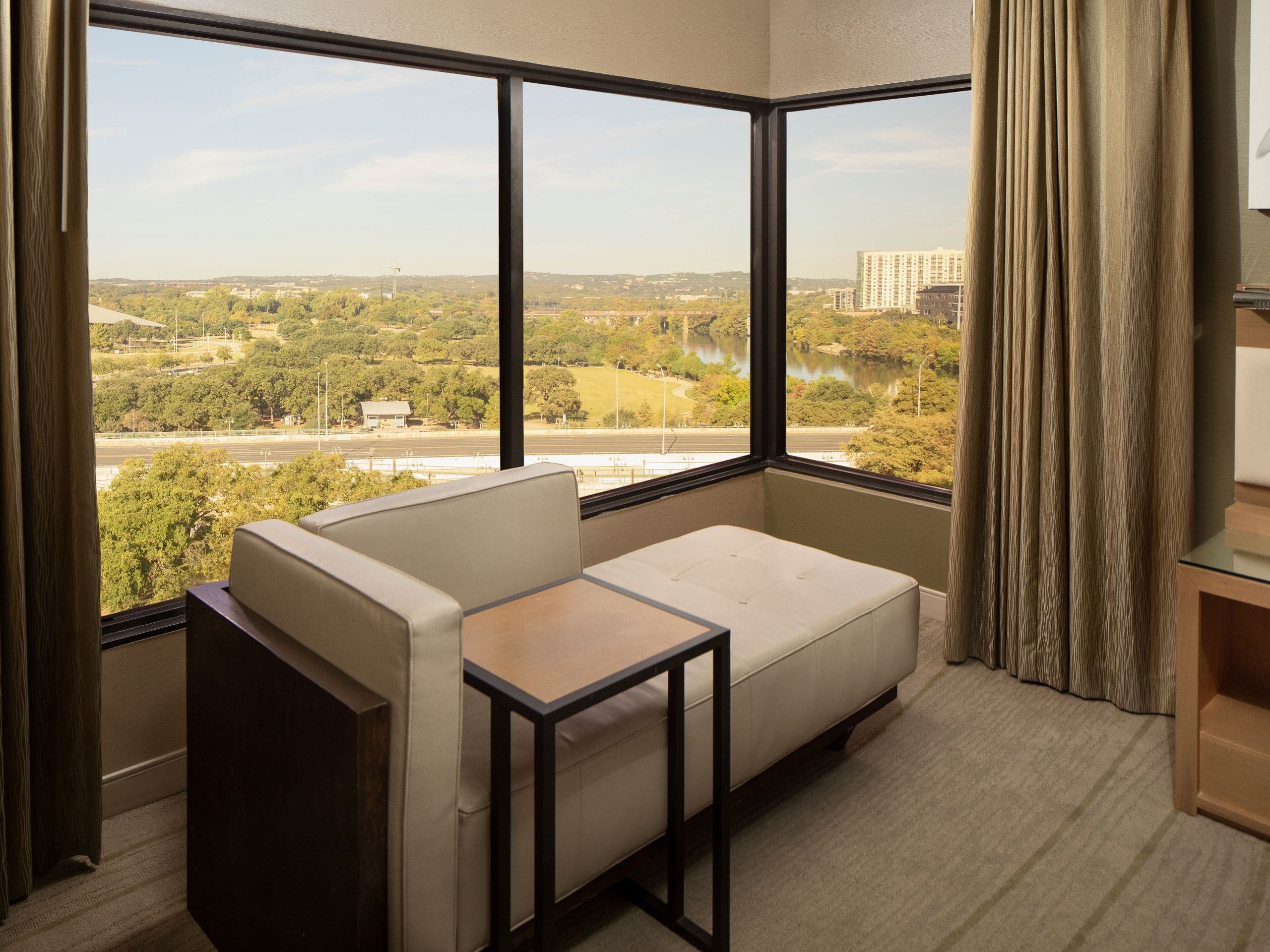 Hotelzimmer und Suiten mit Balkon in Austin | Hyatt Regency Austin