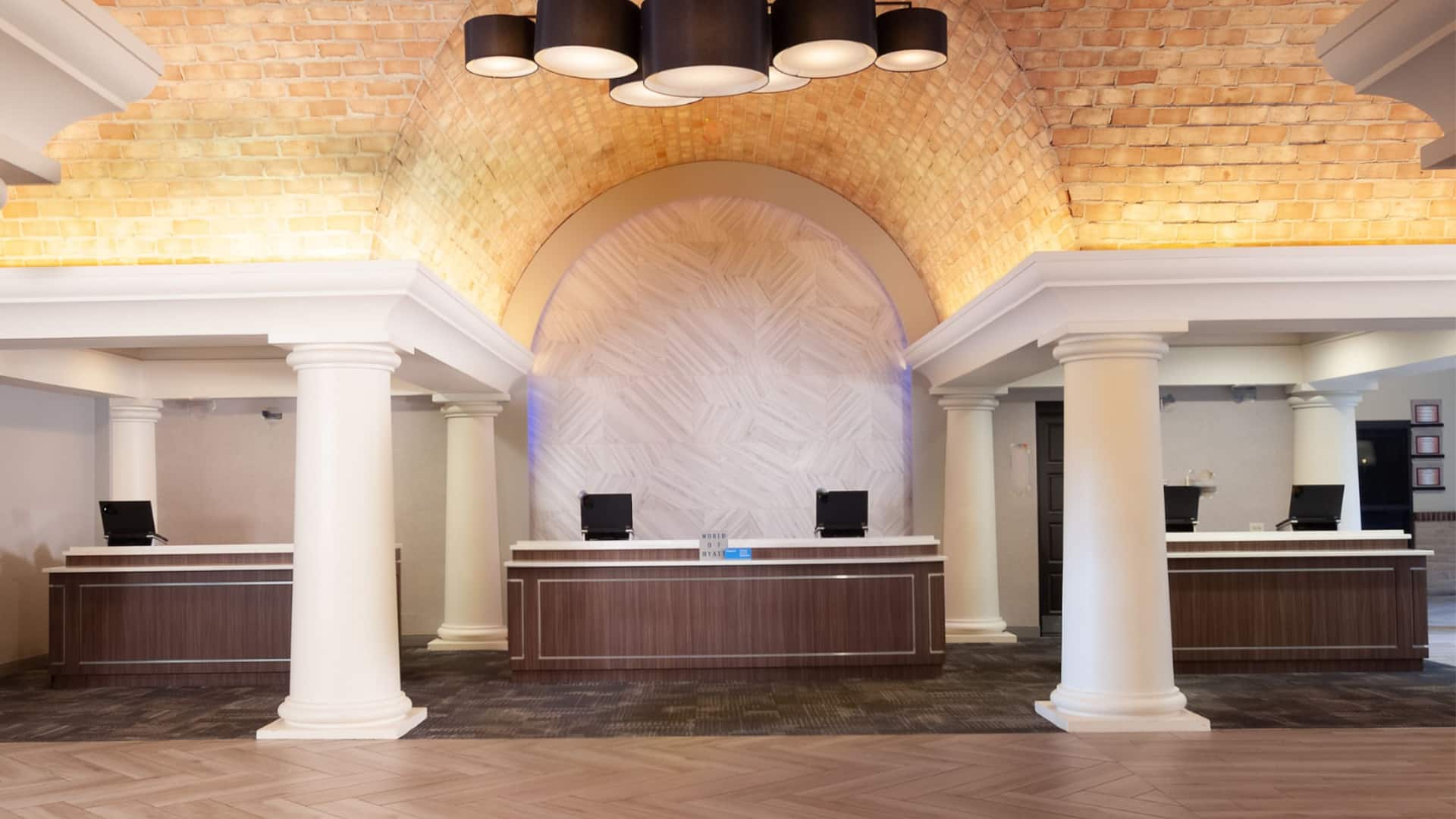 Hyatt Regency Green Bay Front Desk