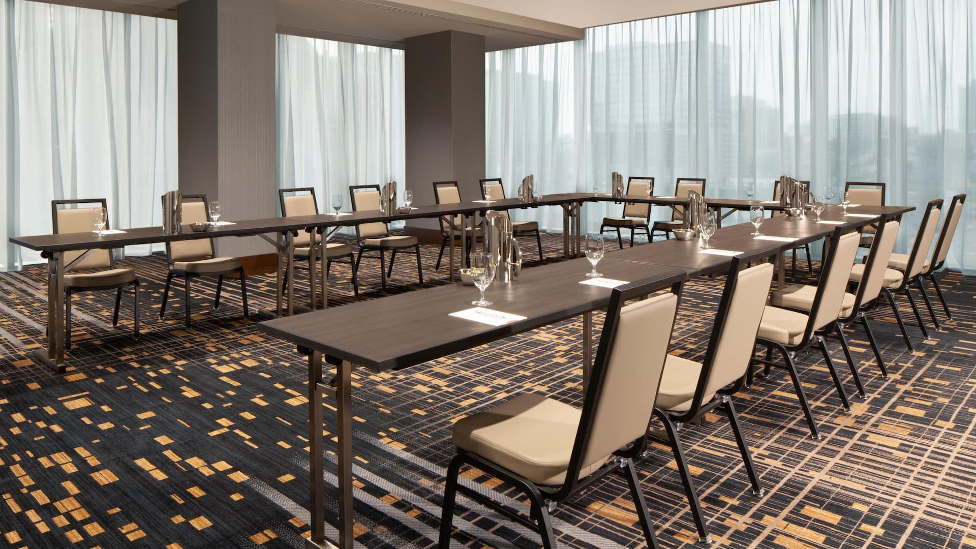 Grand Hyatt Nashville Rail Head Meeting Setup