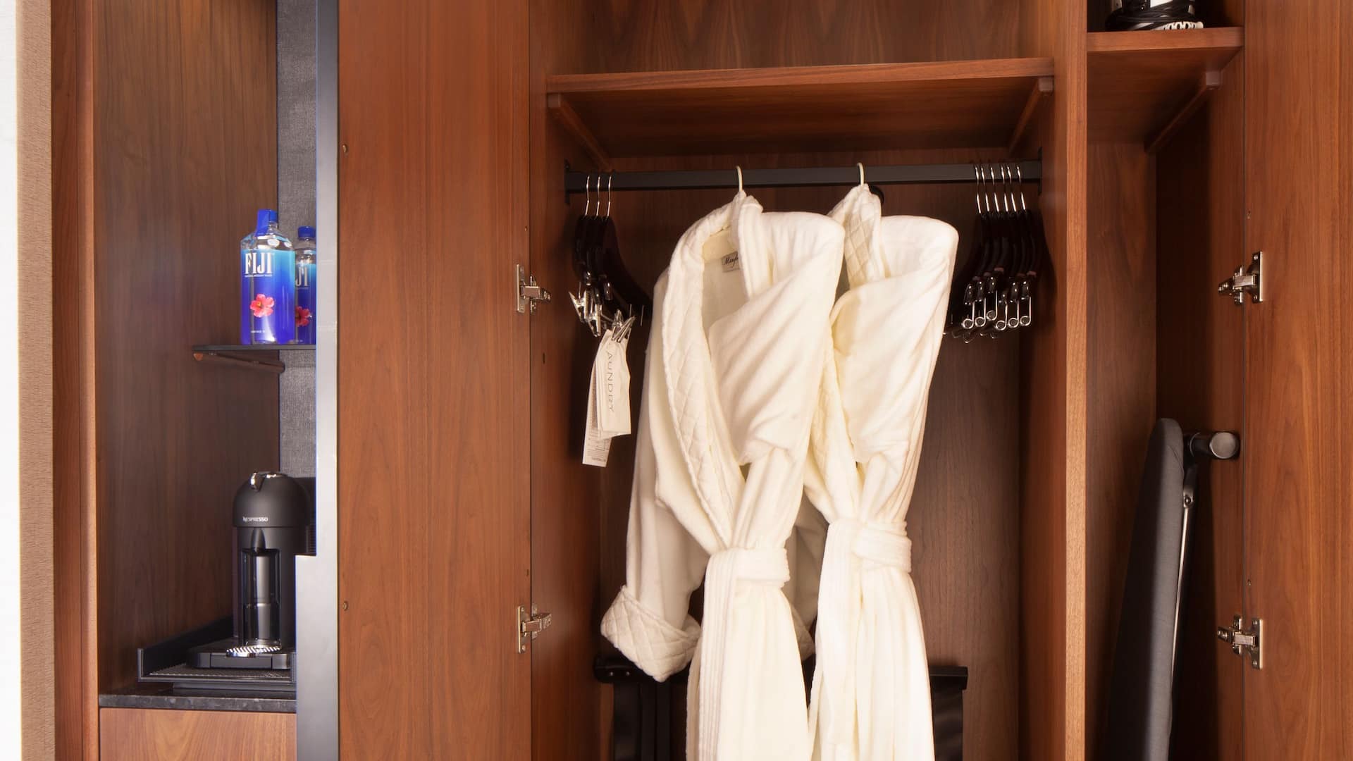 Grand Hyatt Nashville Guest Robes