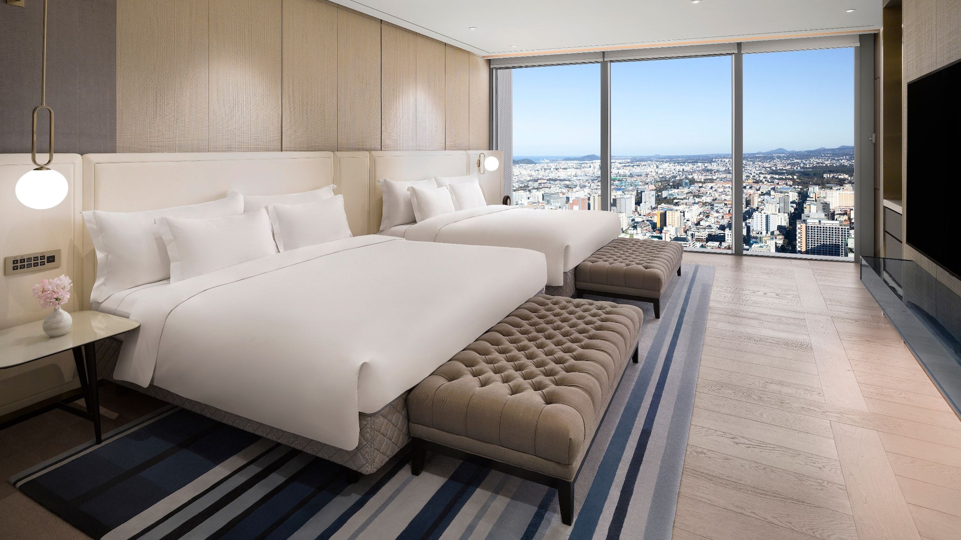 1 de 3 Grand Hyatt Jeju Diplomatic Suite Bedroom 2