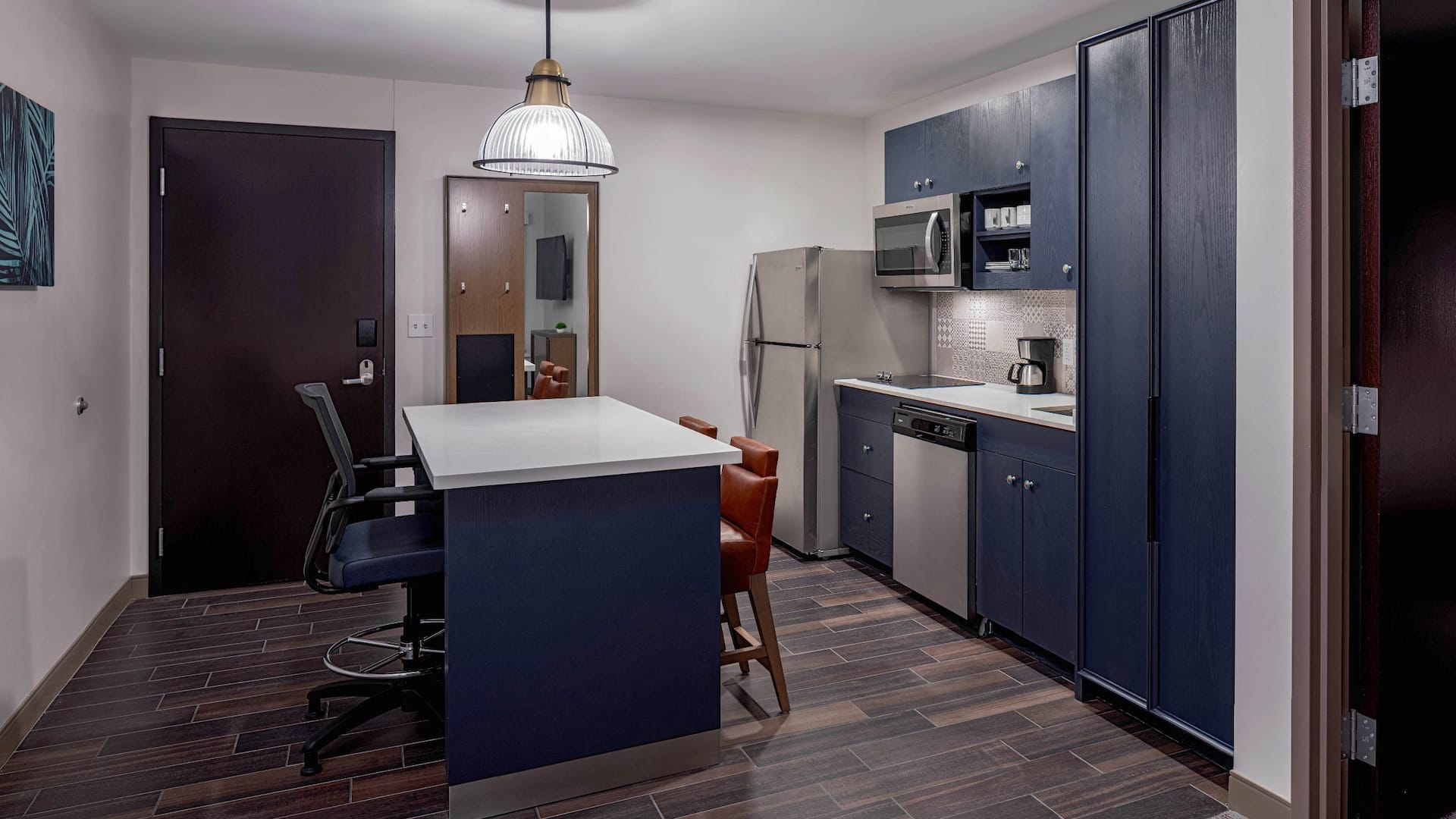 2 из 4 Hyatt House Tampa Downtown One Bedroom Suite Kitchen