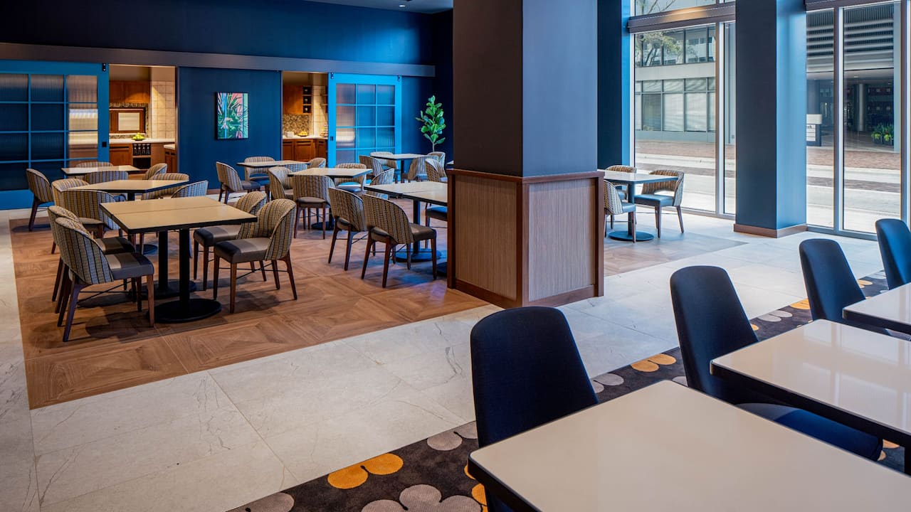 Breakfast Seating Area at Hyatt Place Tampa Downtown