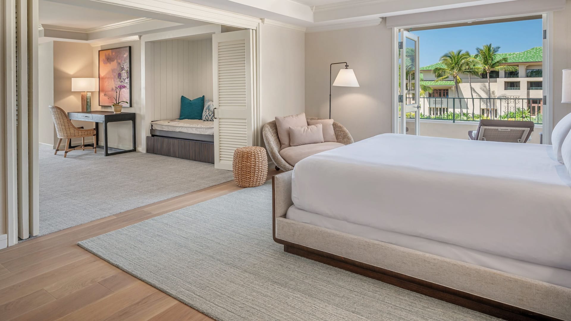 第 5，共 9 Grand Hyatt Kauai Resort & Spa Kauai Royal Suite Bedroom View And Reading Nook