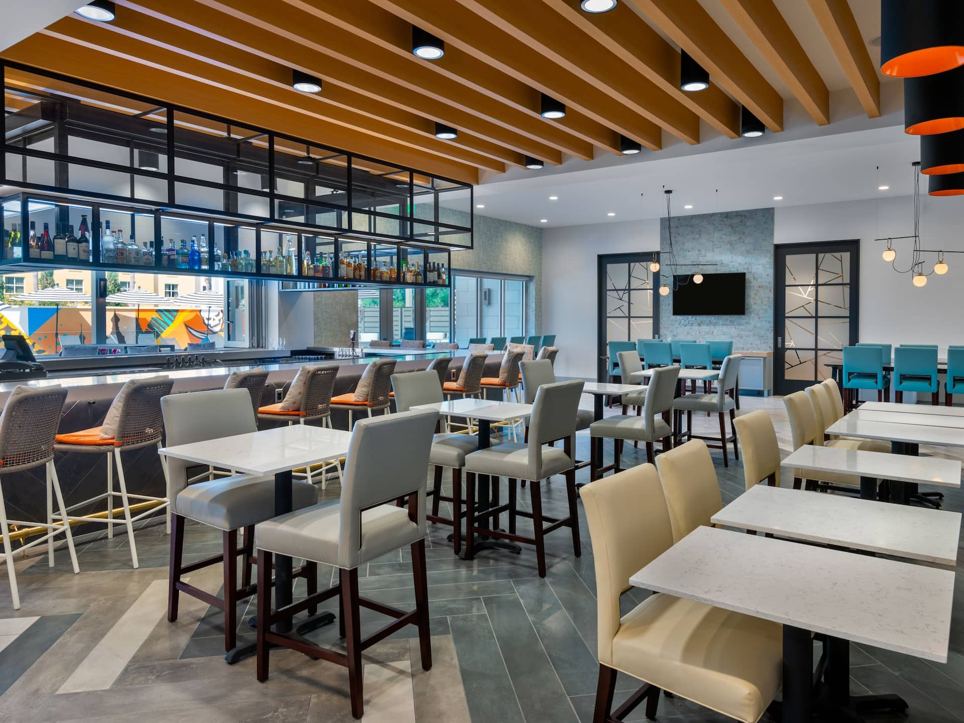 Hyatt House Tampa Airport / Westshore HBar Commons Seating