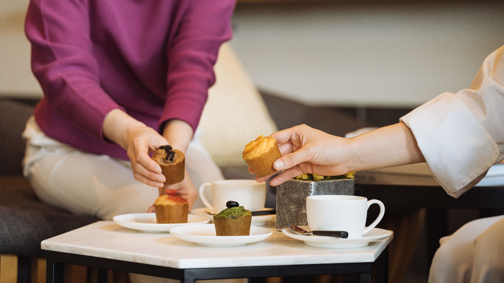 Hyatt House Kanazawa H Bar Muffin with Woman