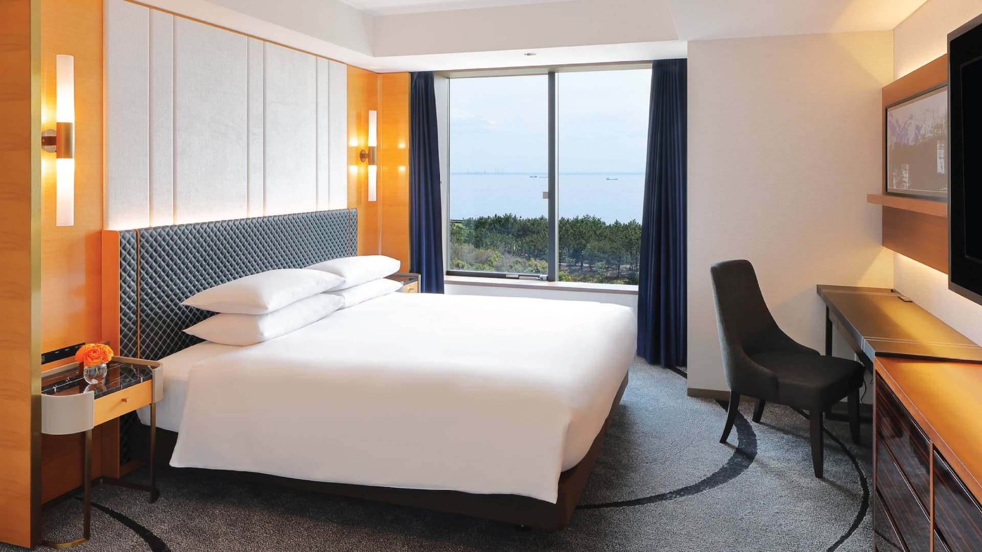 Hyatt Regency Tokyo Bay Regency Suite King Bedroom