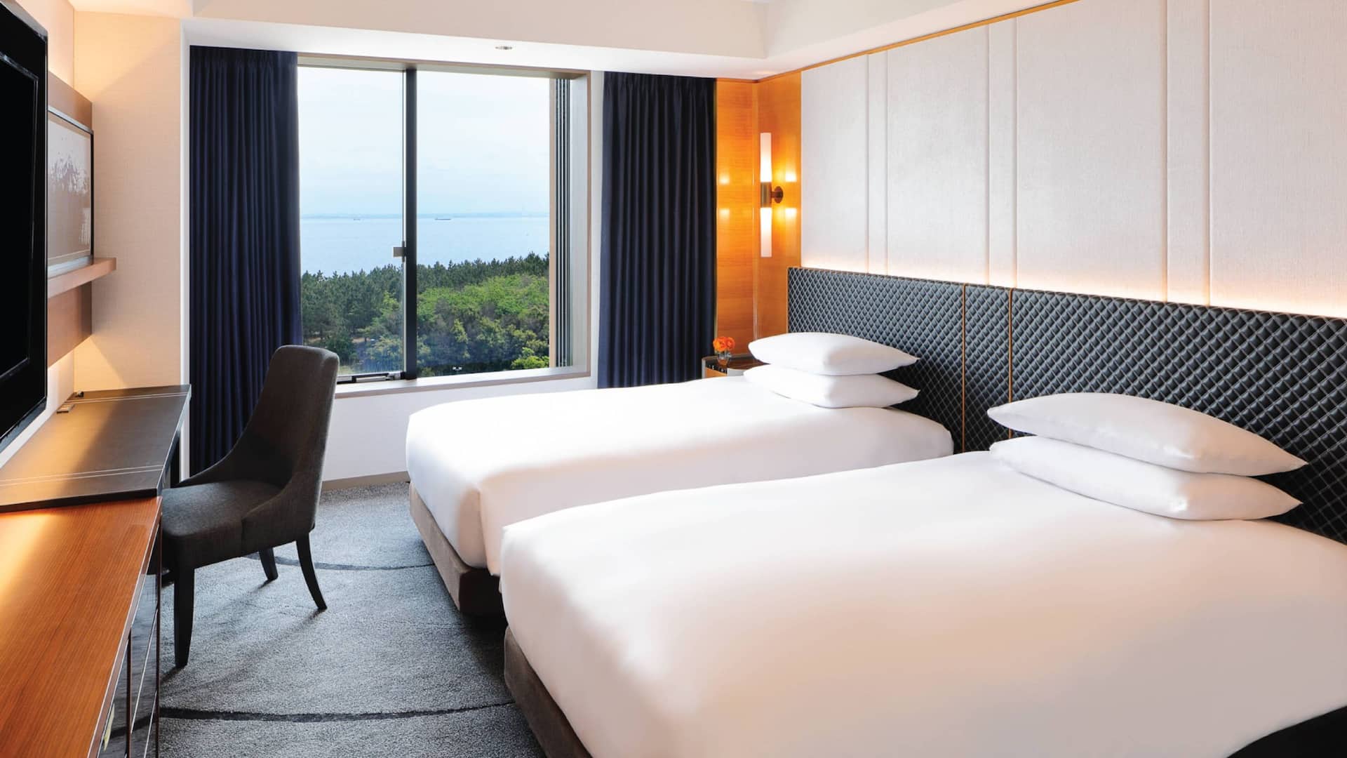 Hyatt Regency Tokyo Bay Two Twin Regency Suite Bedroom
