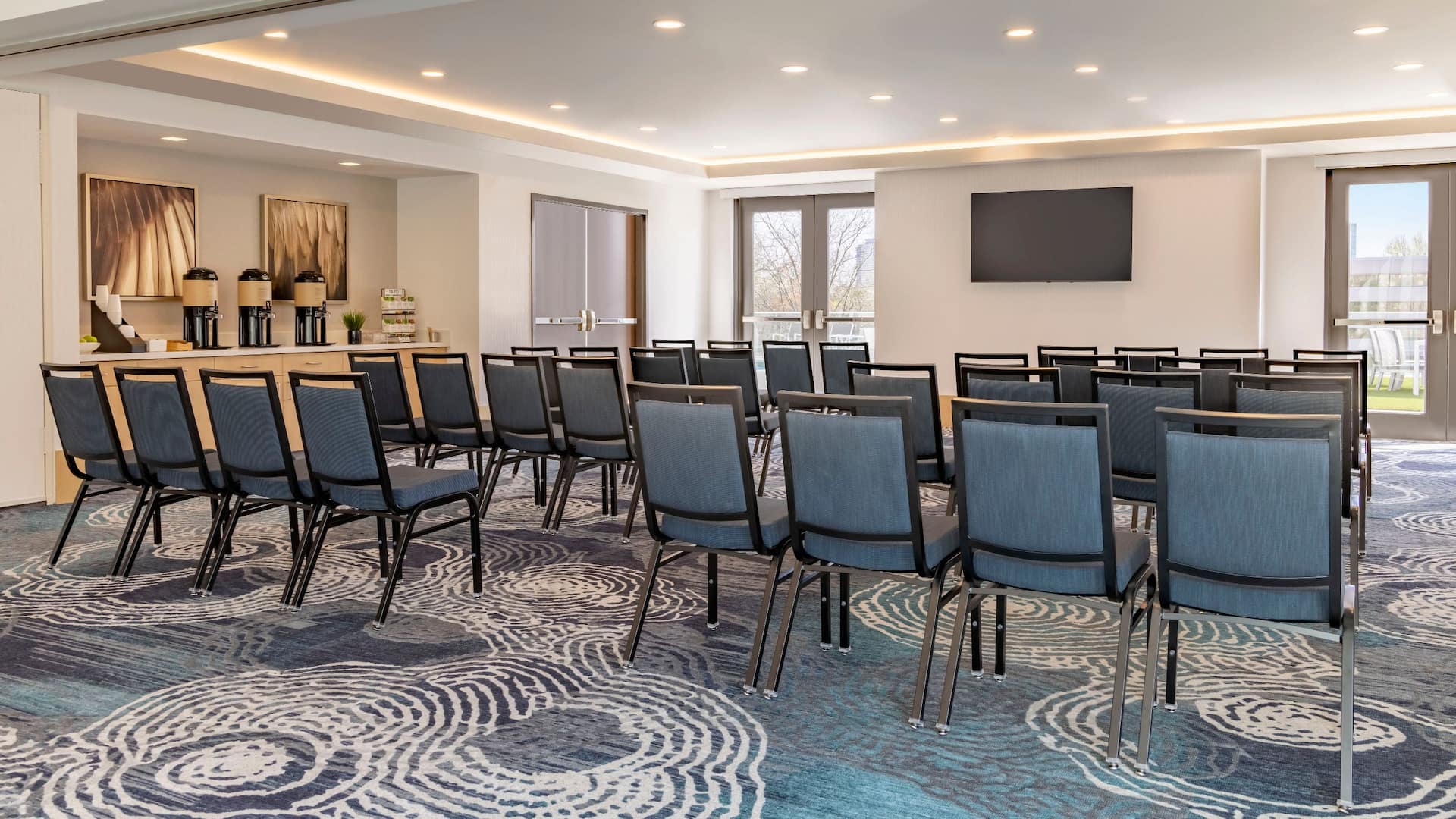 Hyatt House Atlanta / Perimeter Center Peachtree Theater Set