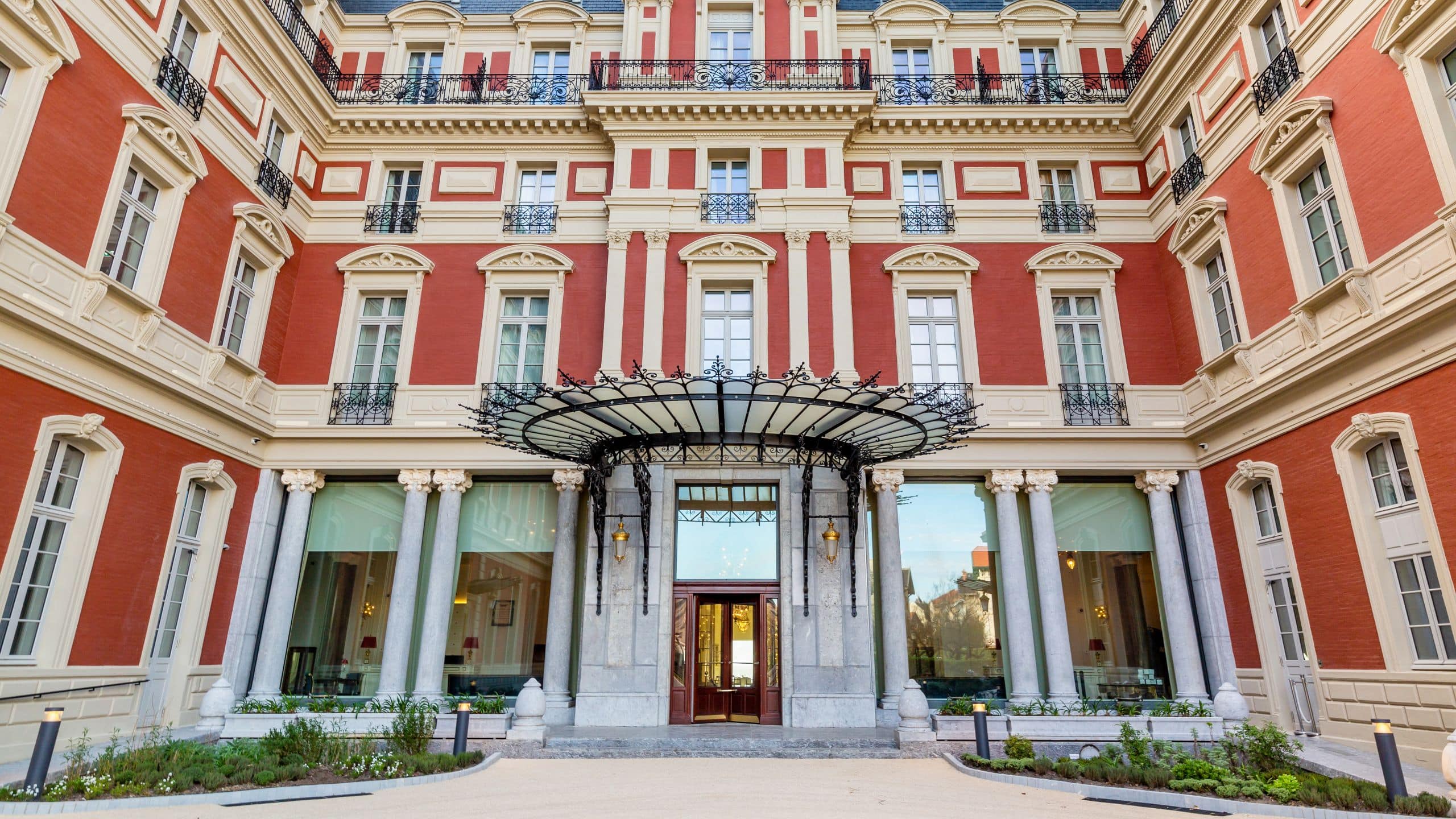 Hôtel du Palais Biarritz Hotel Entrance Day