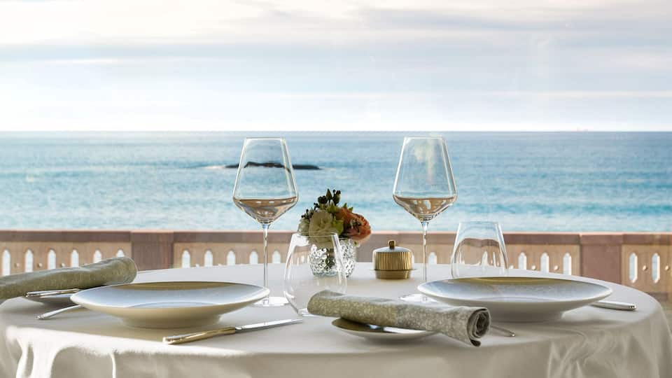 Hôtel du Palais Biarritz La Rotonde Table View