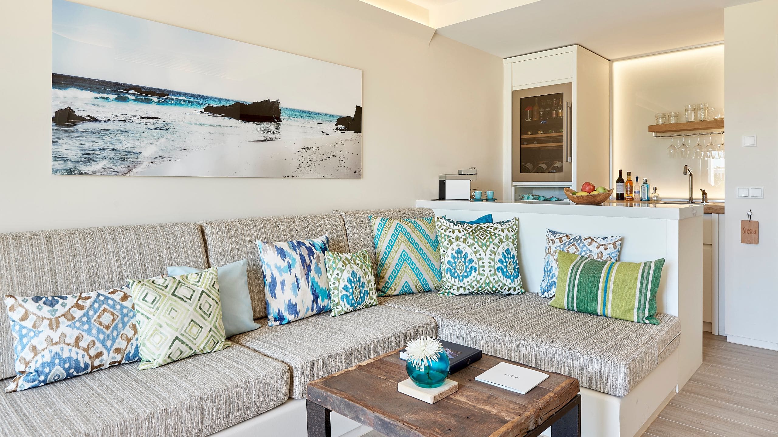 3 von 7 7Pines Resort Ibiza Laguna Suite Swim Up House Bar