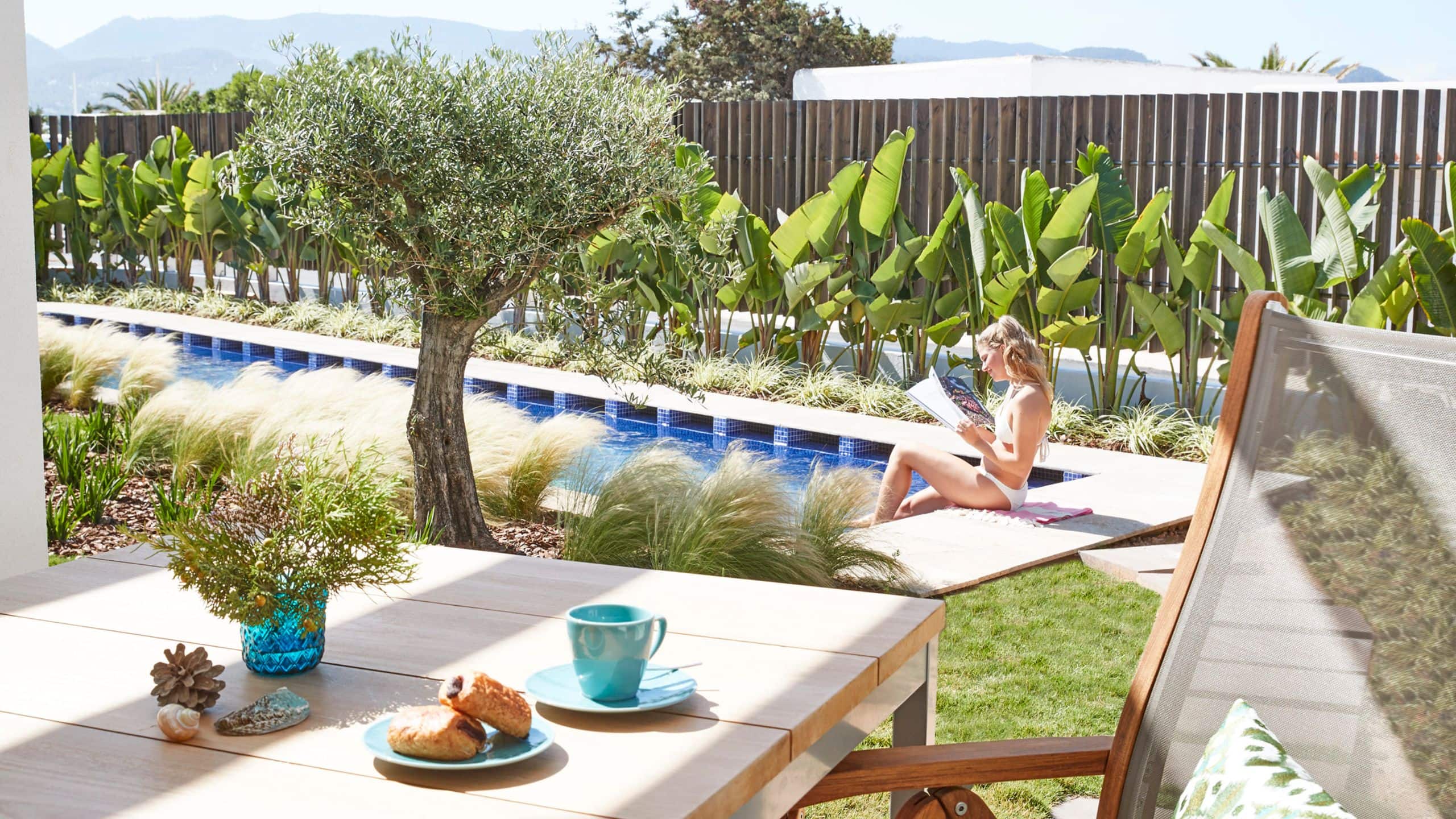 2 von 7 7Pines Resort Ibiza Laguna Suite Swim Up Terrace Pool