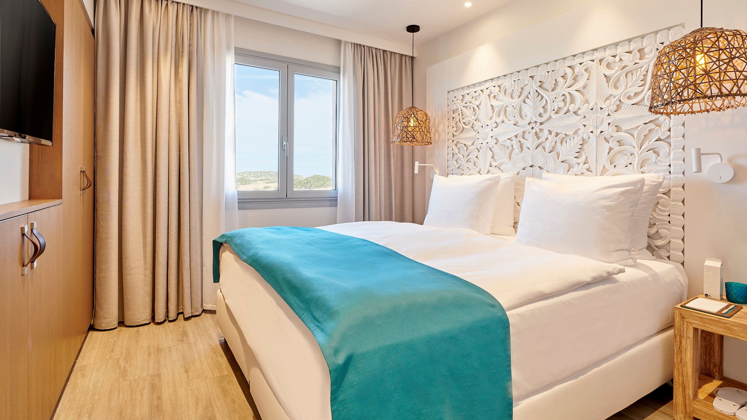 4 von 8 7Pines Resort Ibiza Cliff Pool Suite Duplex Deluxe Bedroom