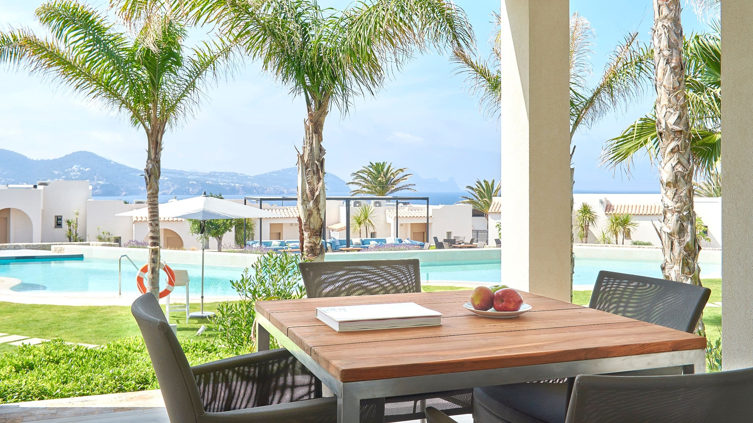 7 von 8 7Pines Resort Ibiza Family Suite Two Bedroom Terrace Views