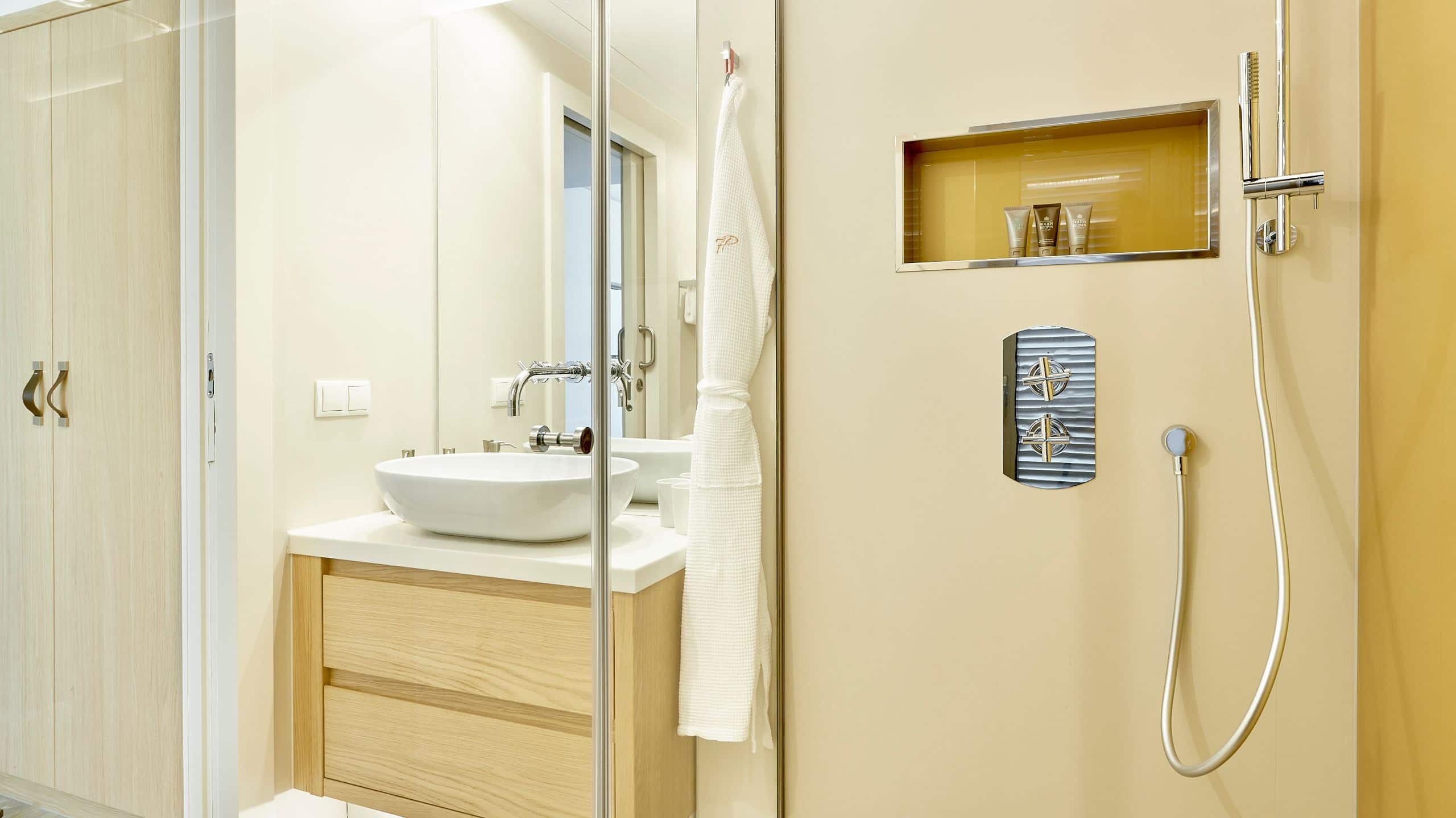 6 von 6 7Pines Resort Ibiza Garden Pool Suite Bathroom