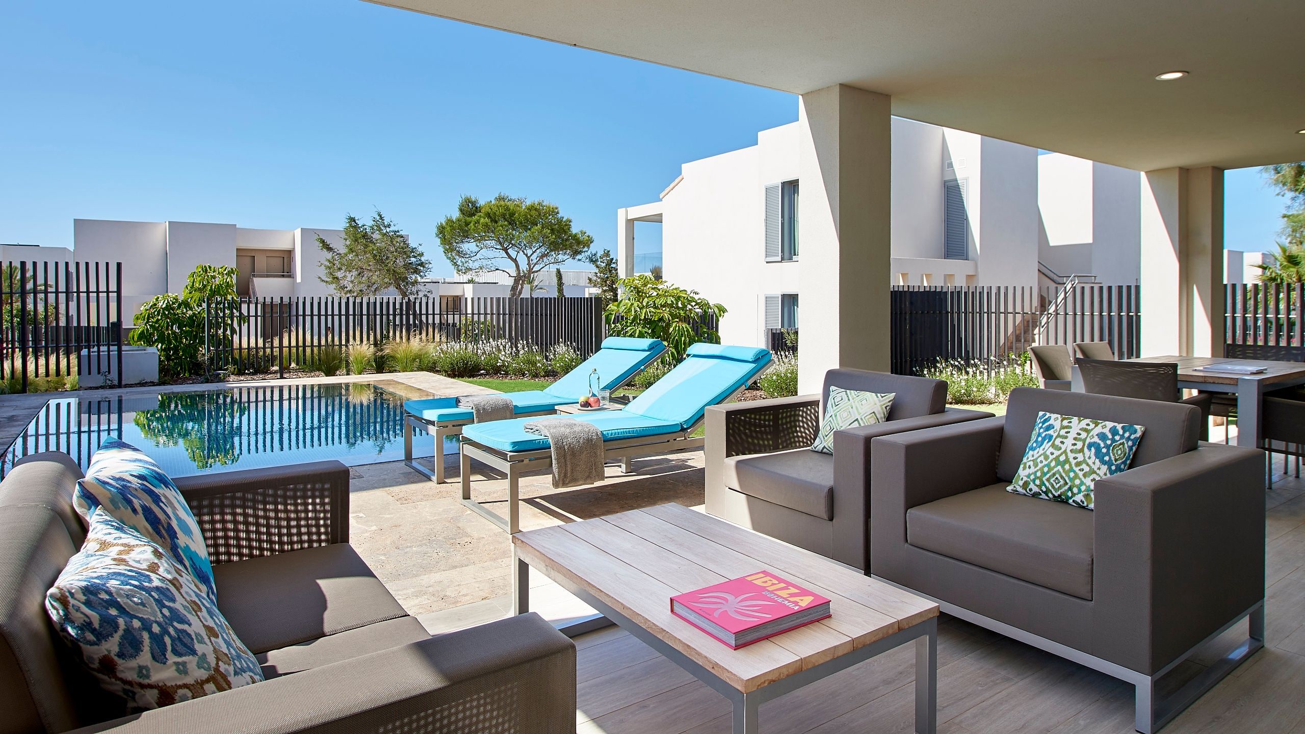 4 von 11 7Pines Resort Ibiza Garden Pool Suite Two Bedroom Terrace