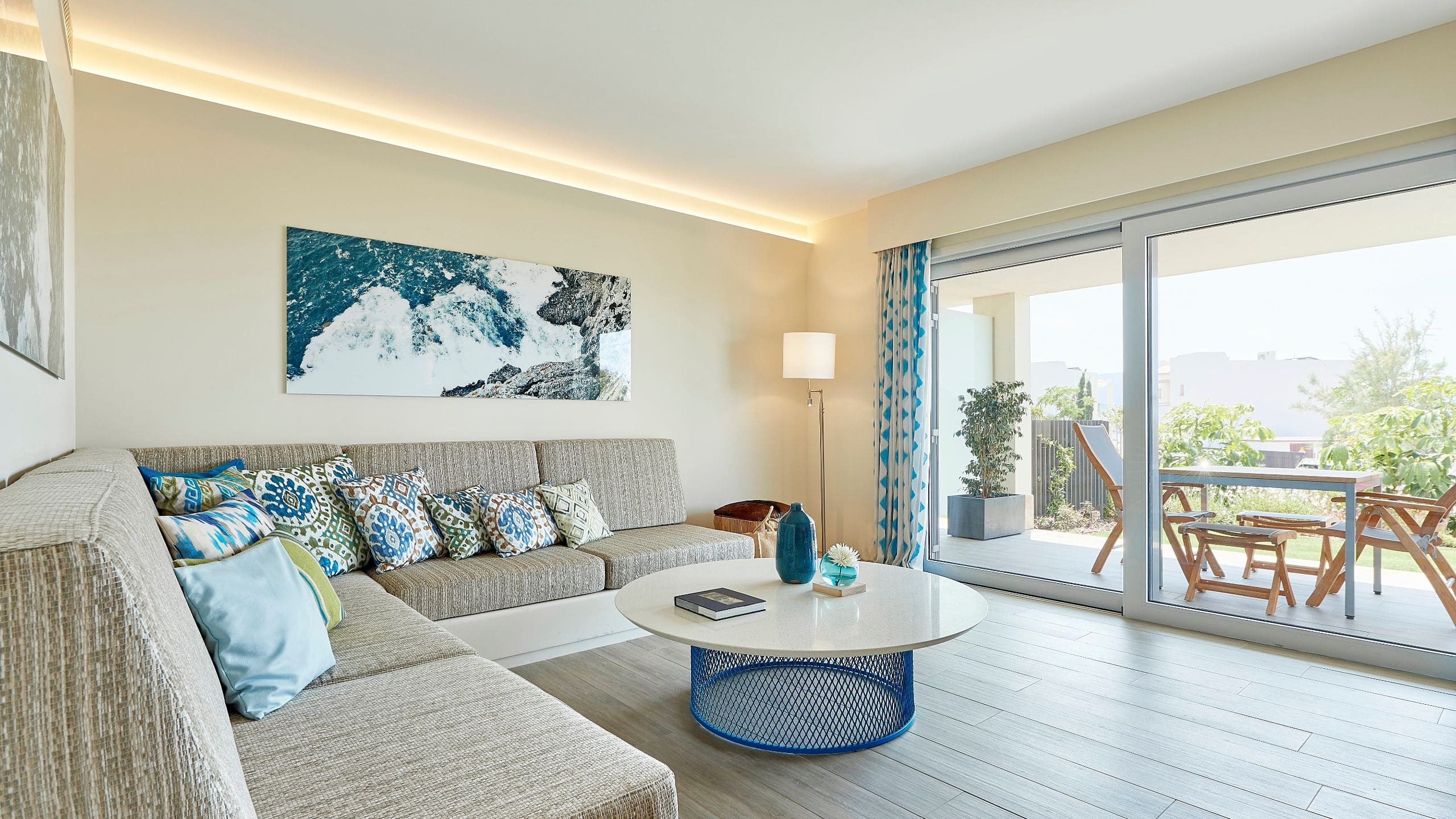 7 von 7 7Pines Resort Ibiza Garden Pool Suite Deluxe Living Area