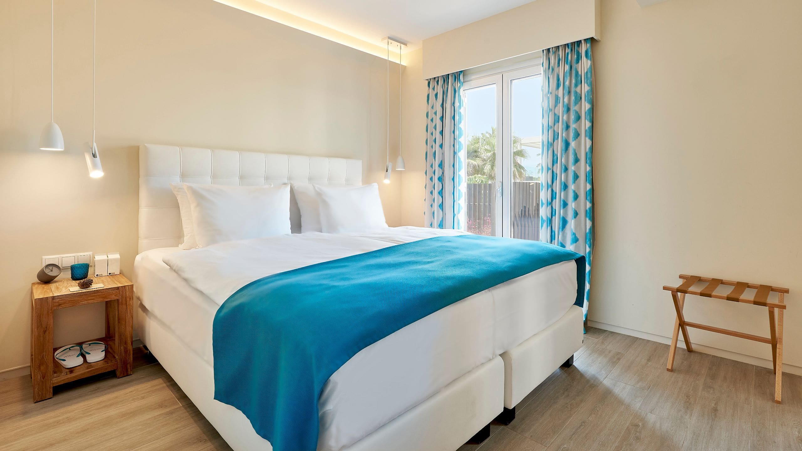 3 von 7 7Pines Resort Ibiza Garden Suite Deluxe Bedroom