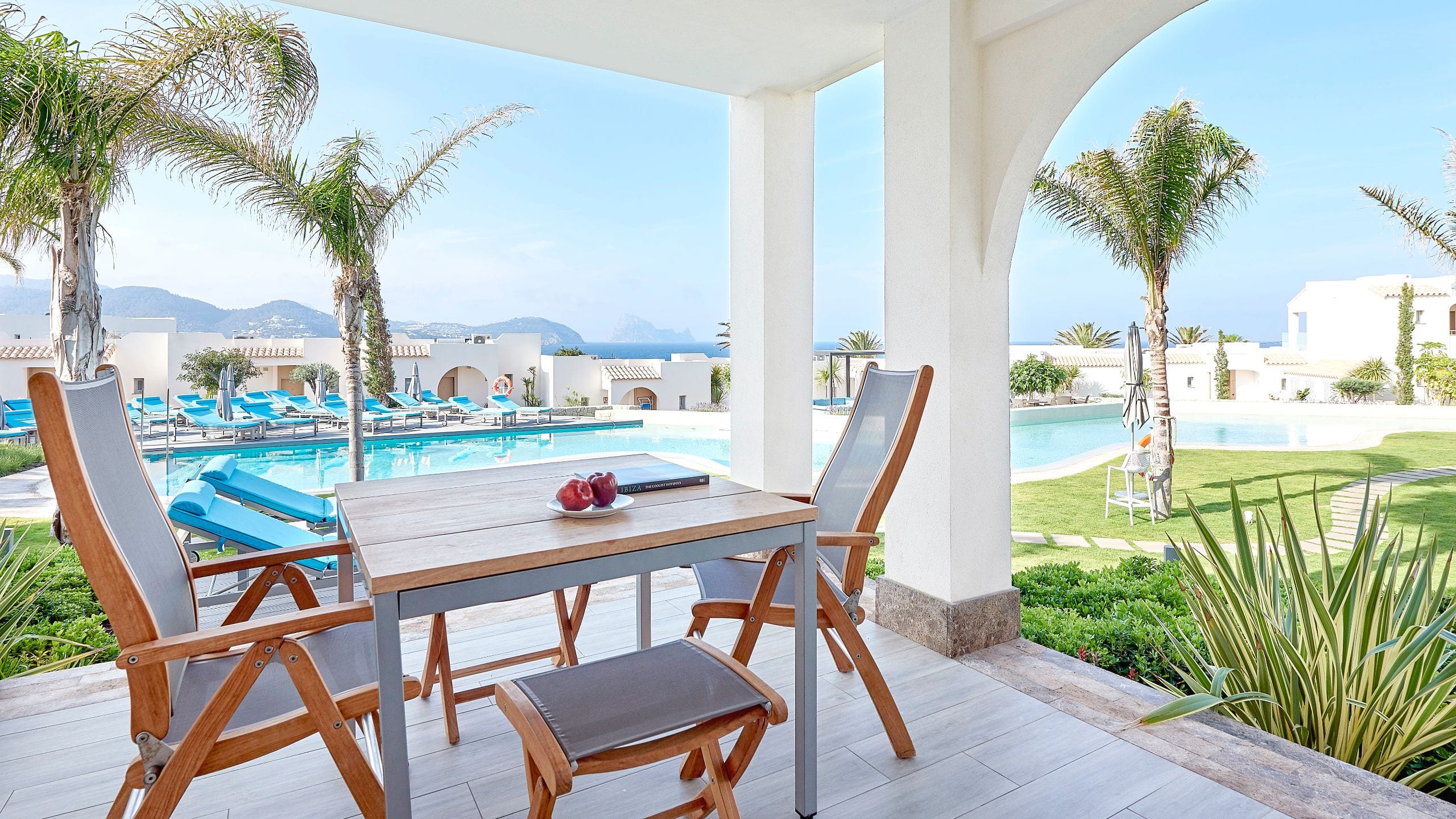 3 von 7 7Pines Resort Ibiza Laguna Suite Terrace