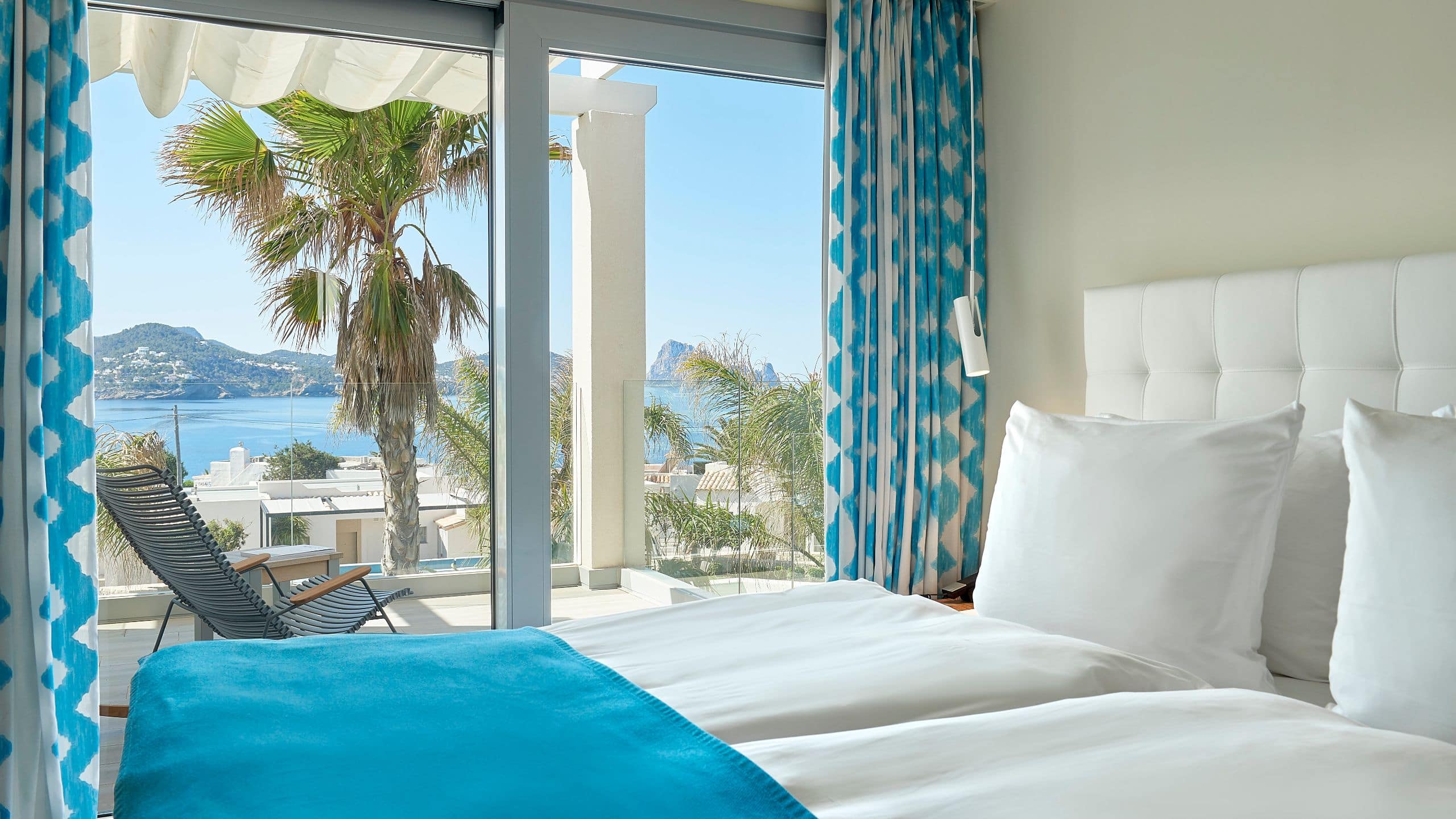 2 von 5 7Pines Resort Ibiza Laguna Suite Sea View Two Bedroom