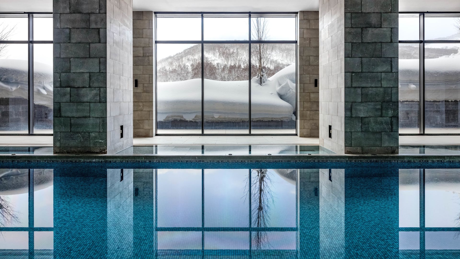 Park Hyatt Niseko Hanazono Pool Winter