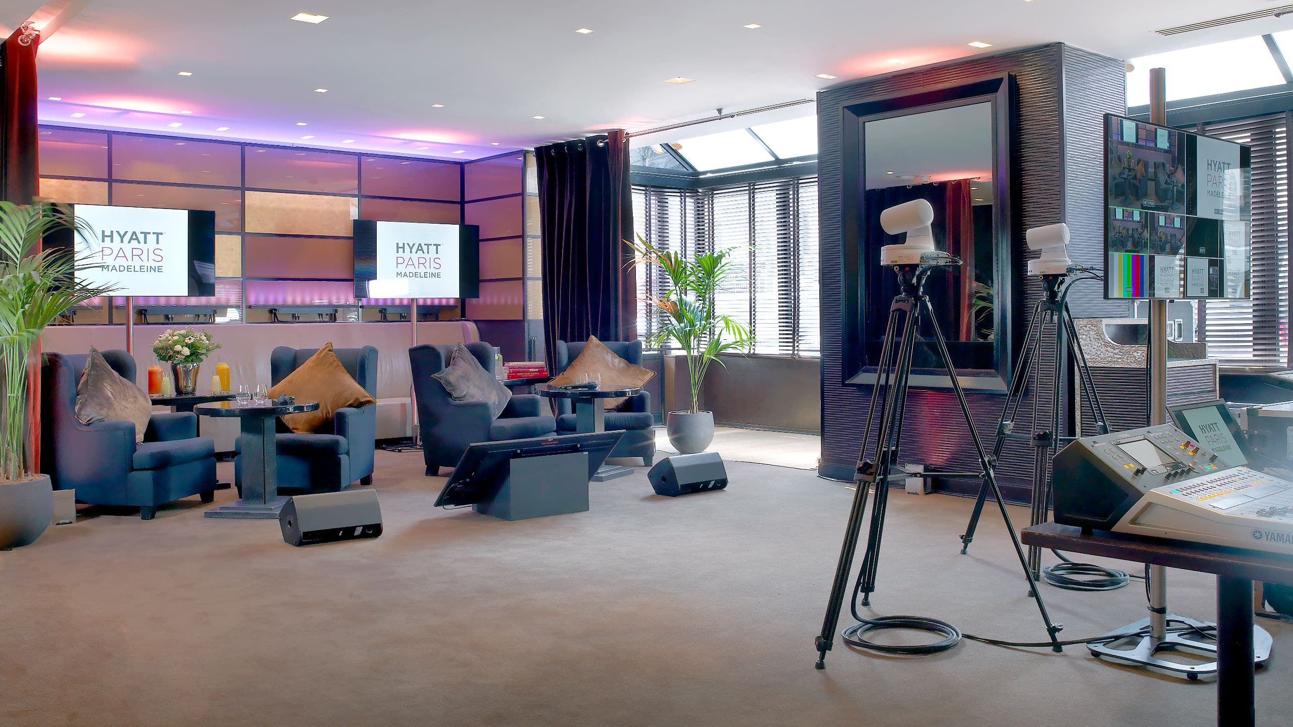 Hyatt Paris Madeleine Cafe M Hybrid Meeting