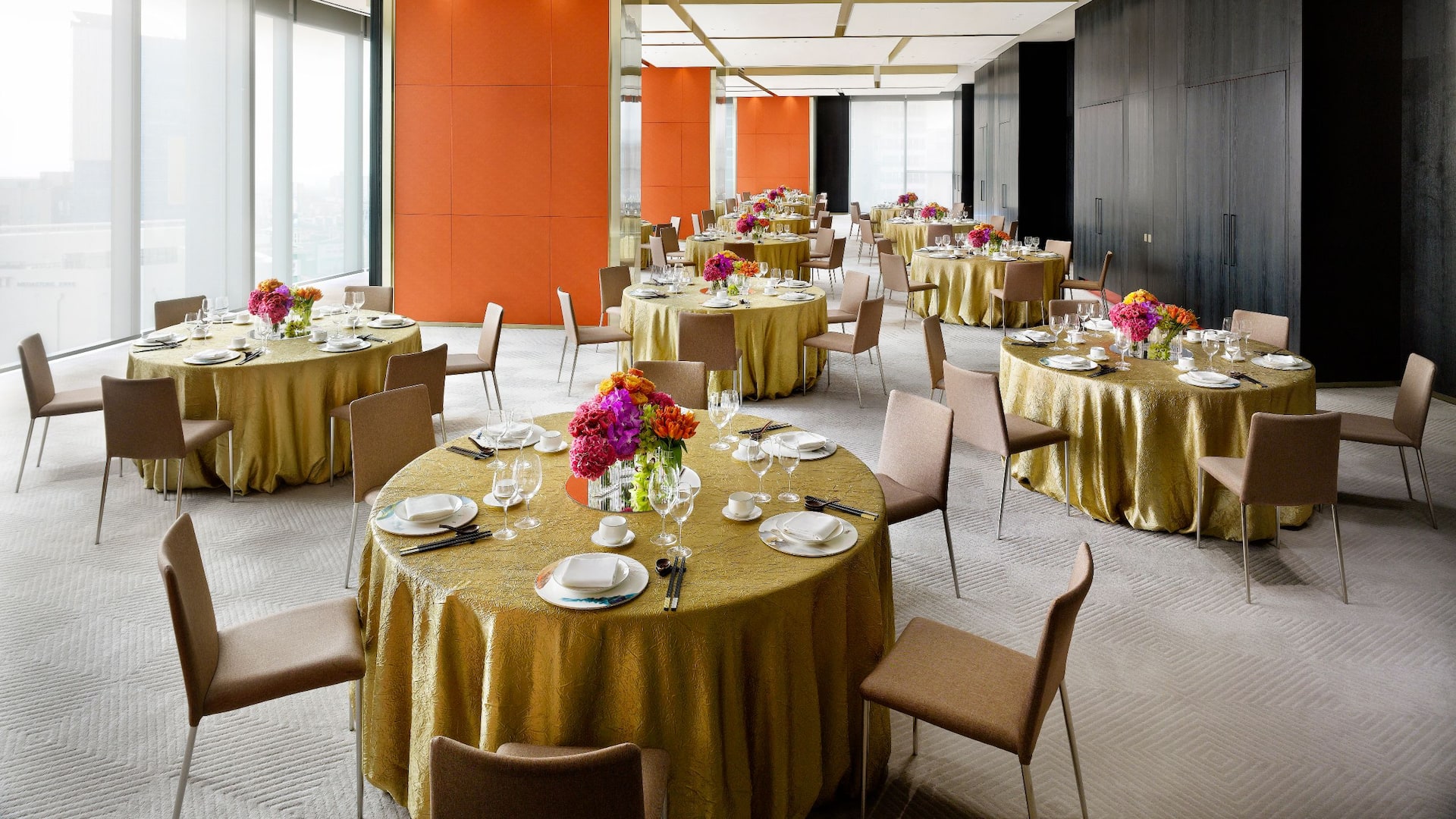 Grand Hyatt Jeju Event Banquet Gold Setup