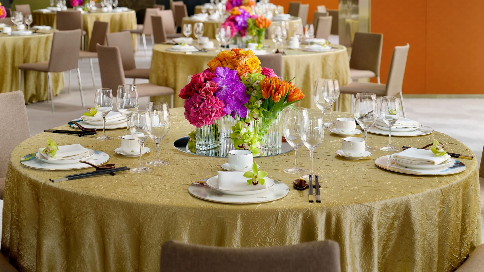 Grand Hyatt Jeju Event Banquet Gold Table