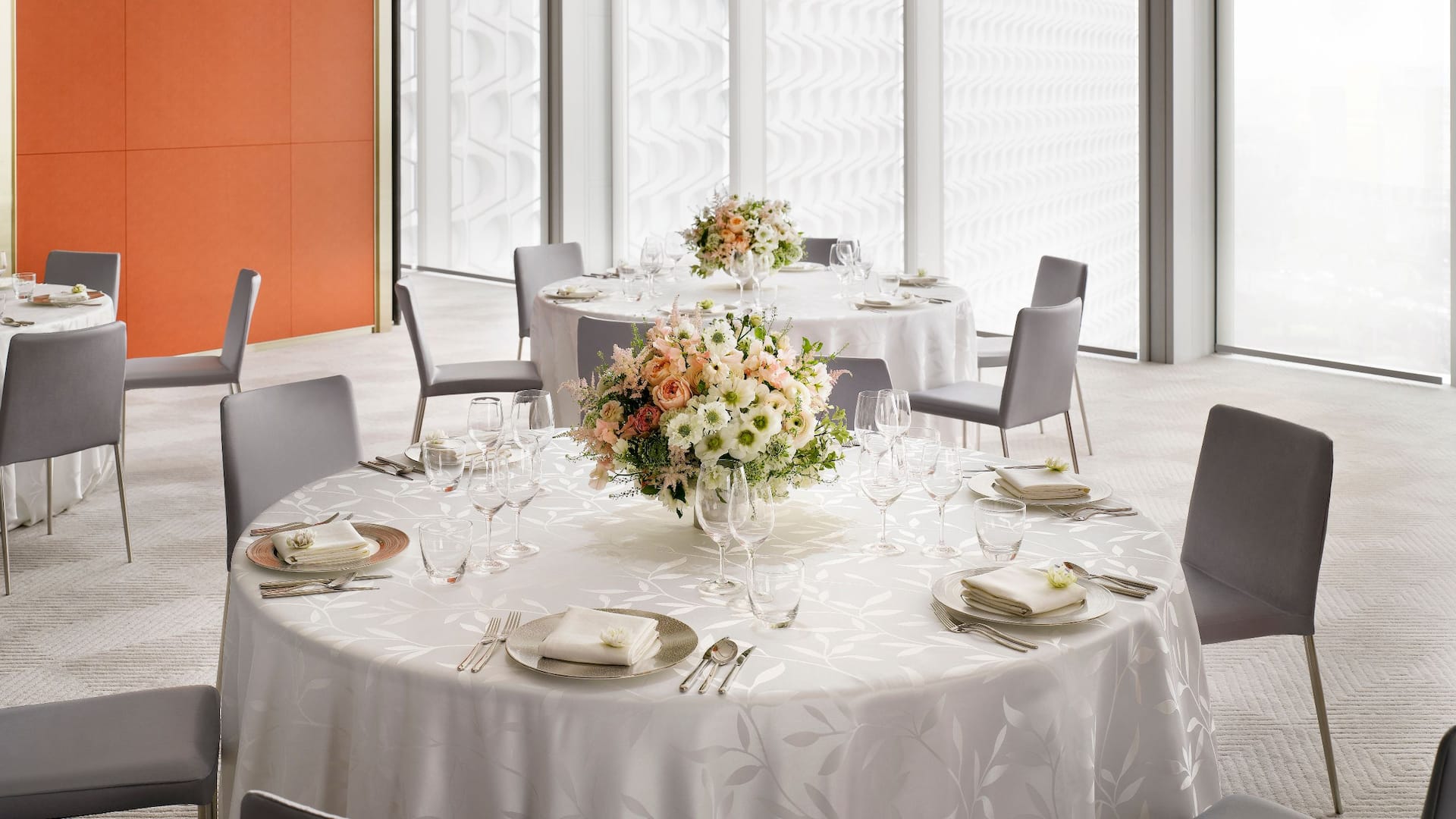 Grand Hyatt Jeju Event Banquet White Table