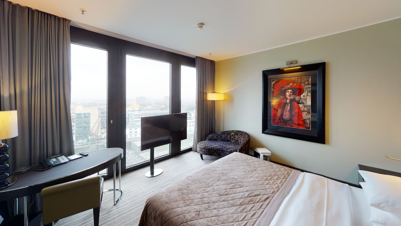 King guestroom with view