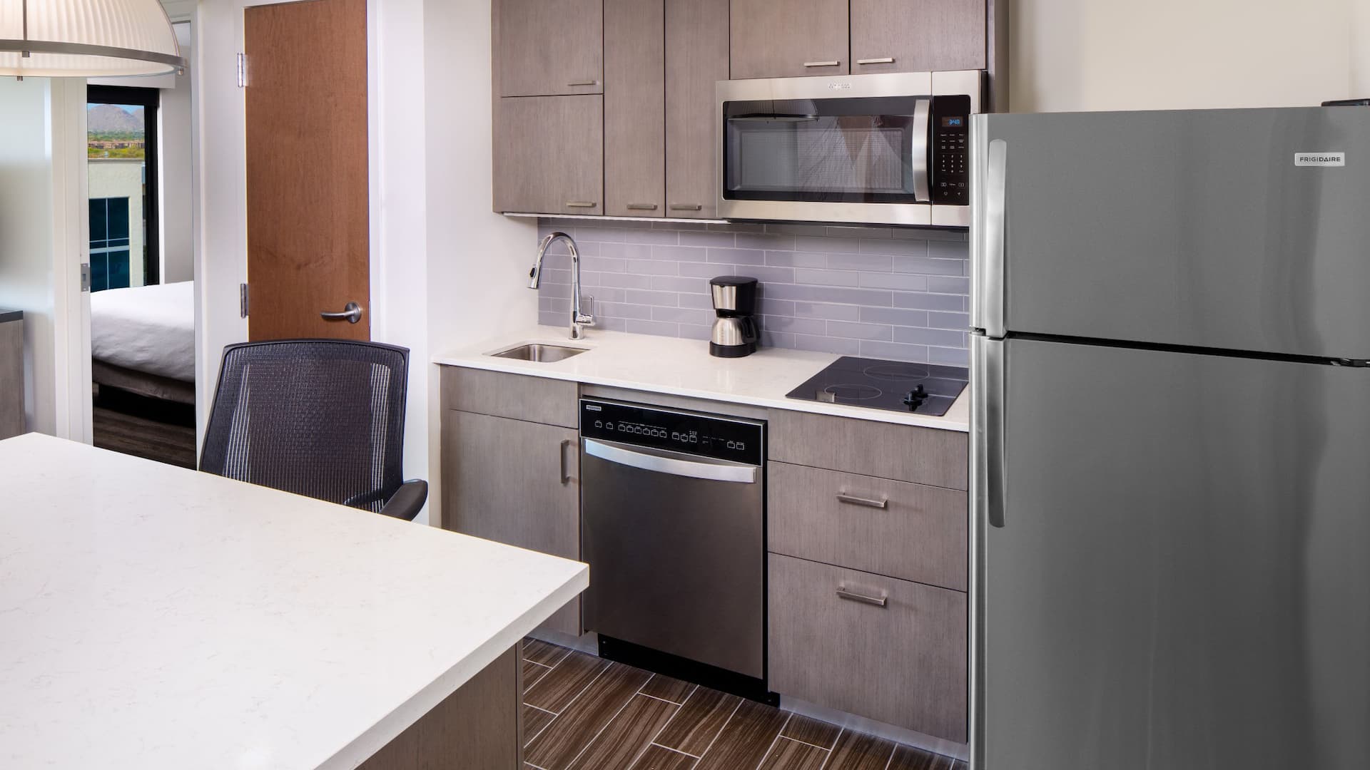 Hyatt Place Scottsdale - North Suite Kitchen Area