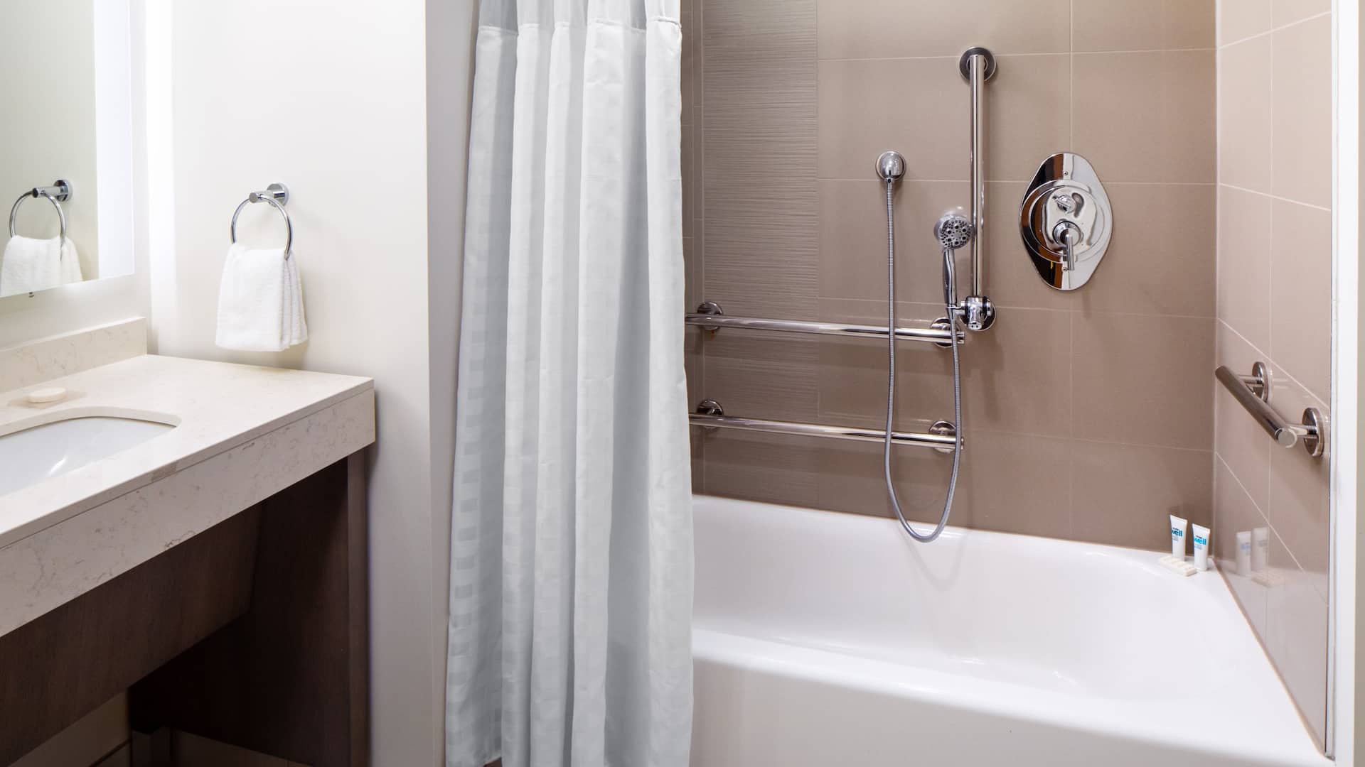 Hyatt Place Scottsdale - North ADA Bathroom Bathtub