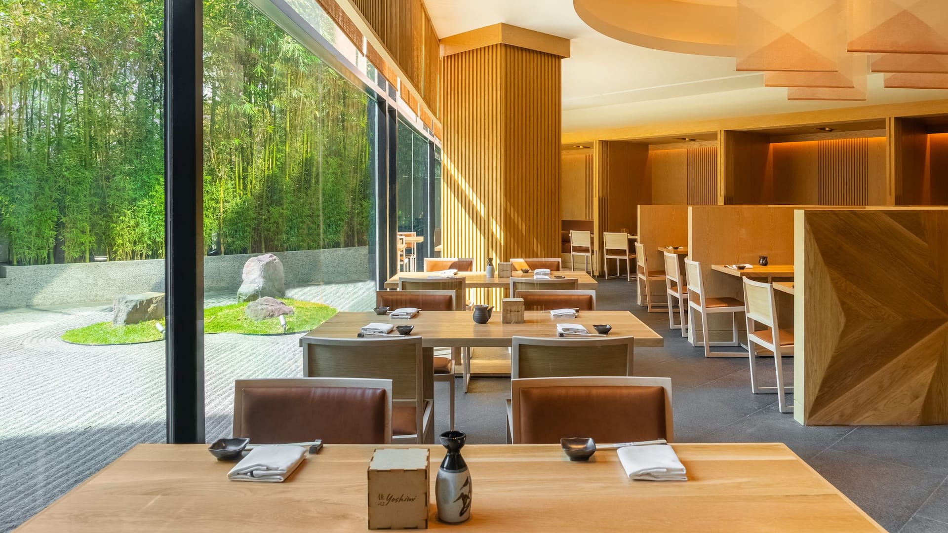 Hyatt Regency Mexico City Dining Room Lateral View