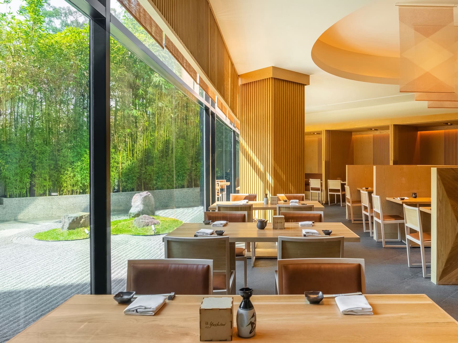 Hyatt Regency Mexico City Dining Room Lateral View
