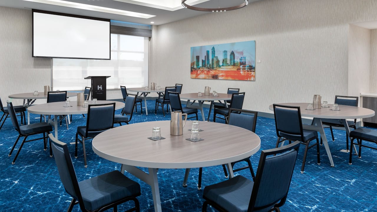 Skyway Round Table Seating