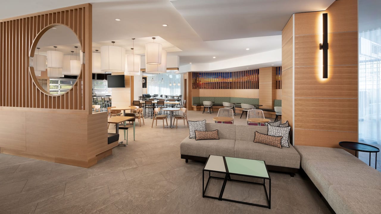 Lobby and Breakfast Seating 