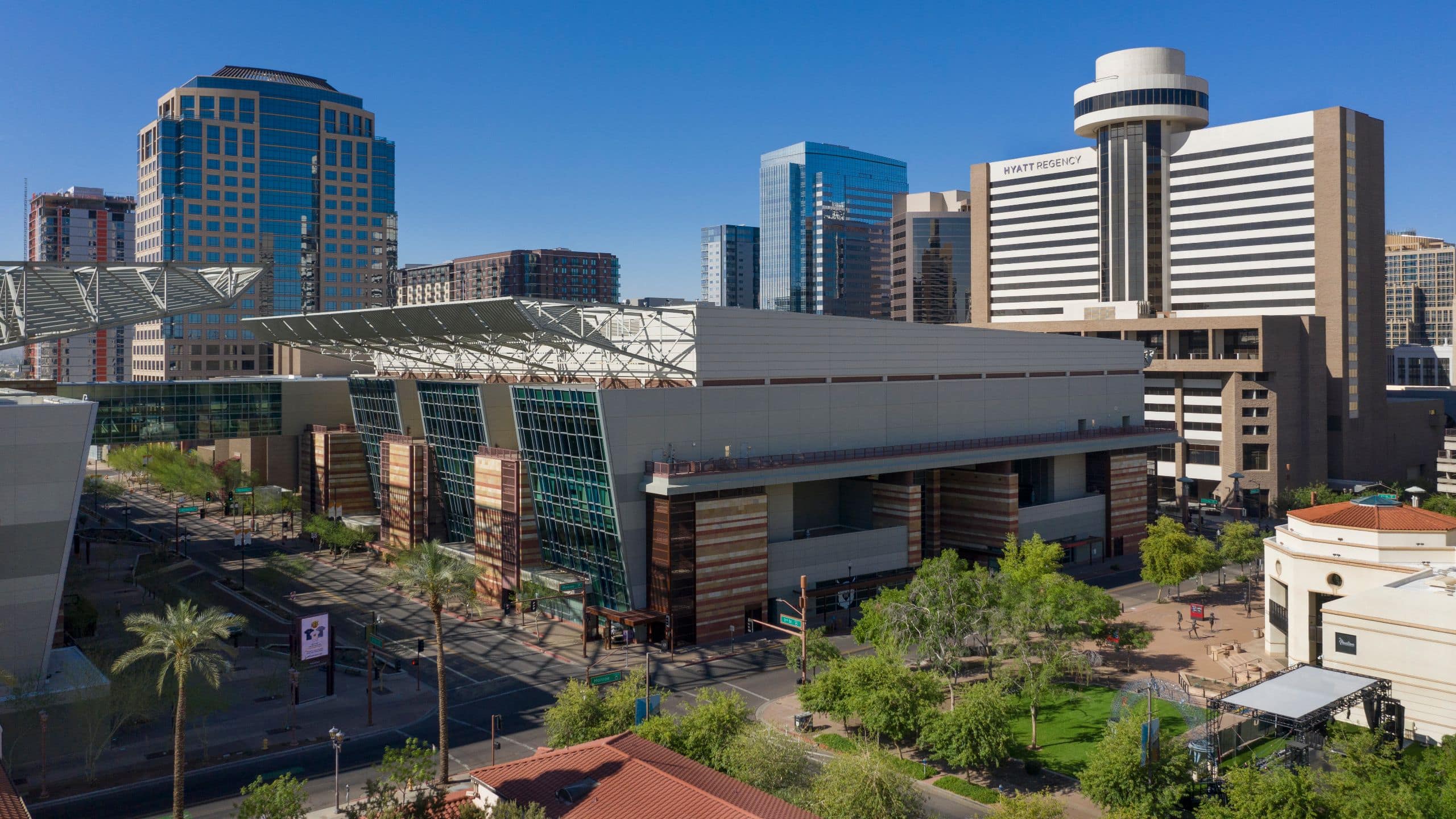 Phoenix Arizona Hotel Reviews - PHXRP P0168 Hotel Exterior Daytime View.16x9