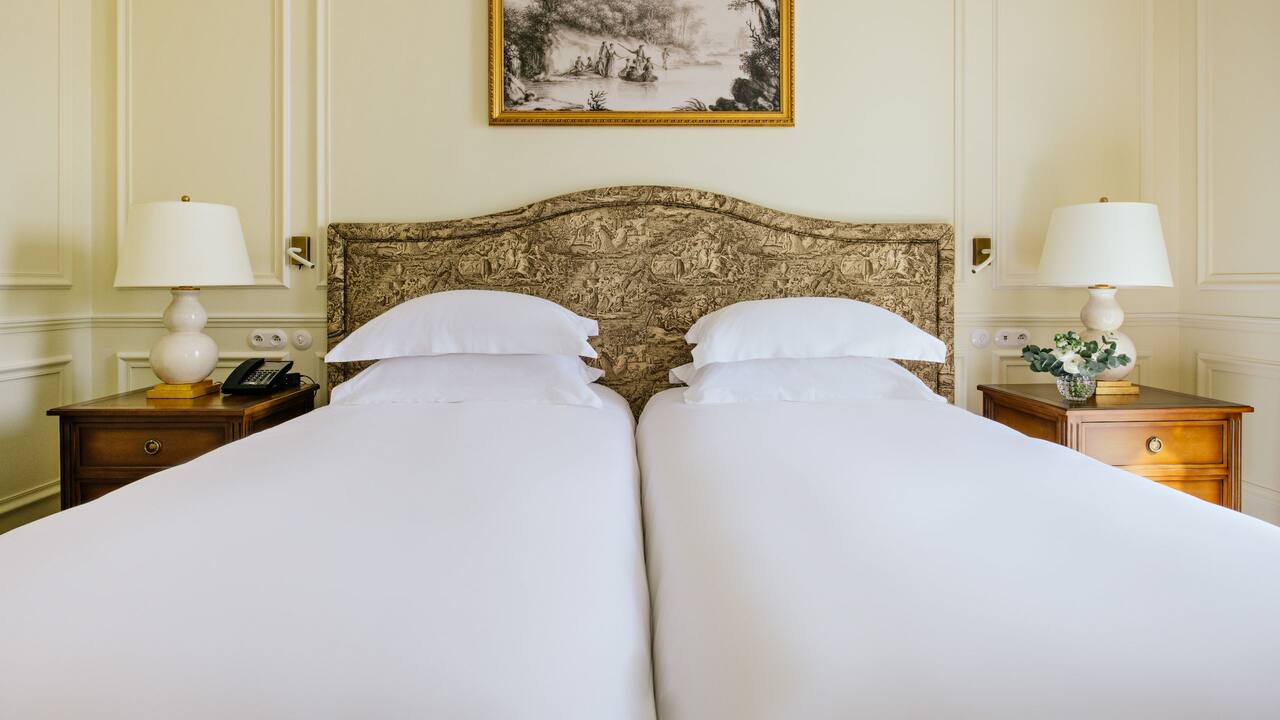 Twin bed hôtel du palais