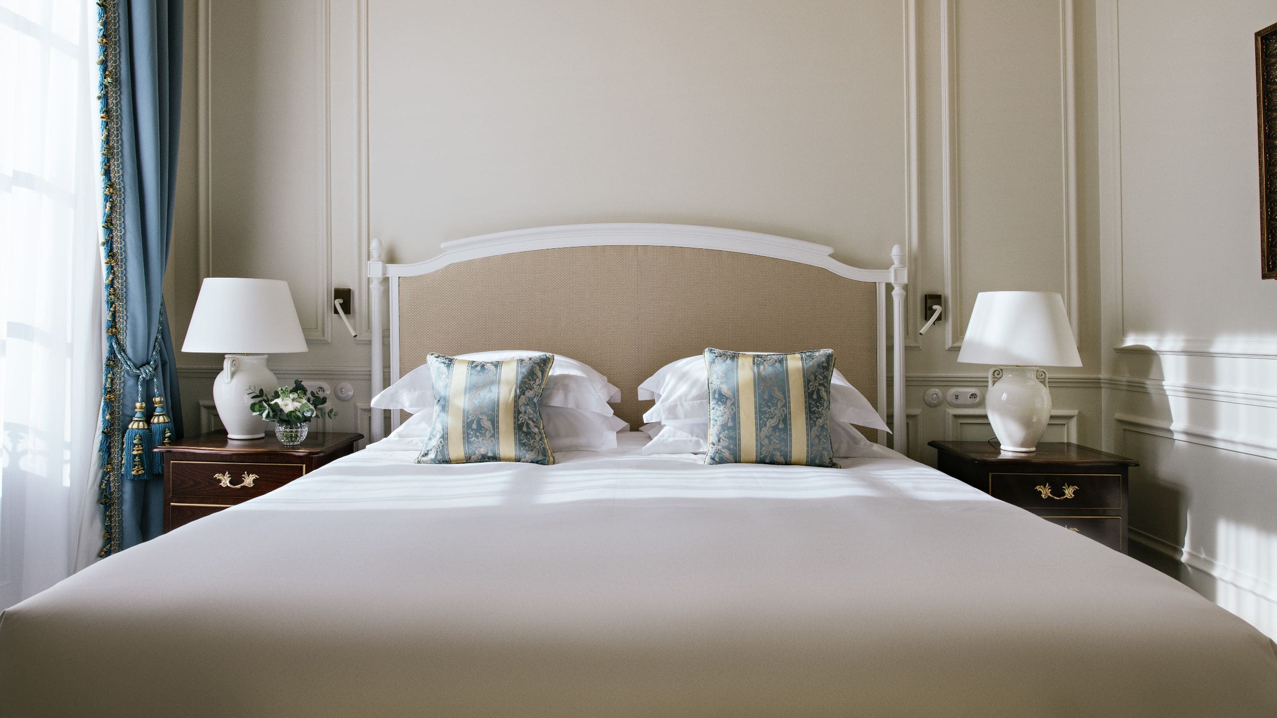 3/3 Hôtel du Palais Biarritz Jr Suite City View Bedroom