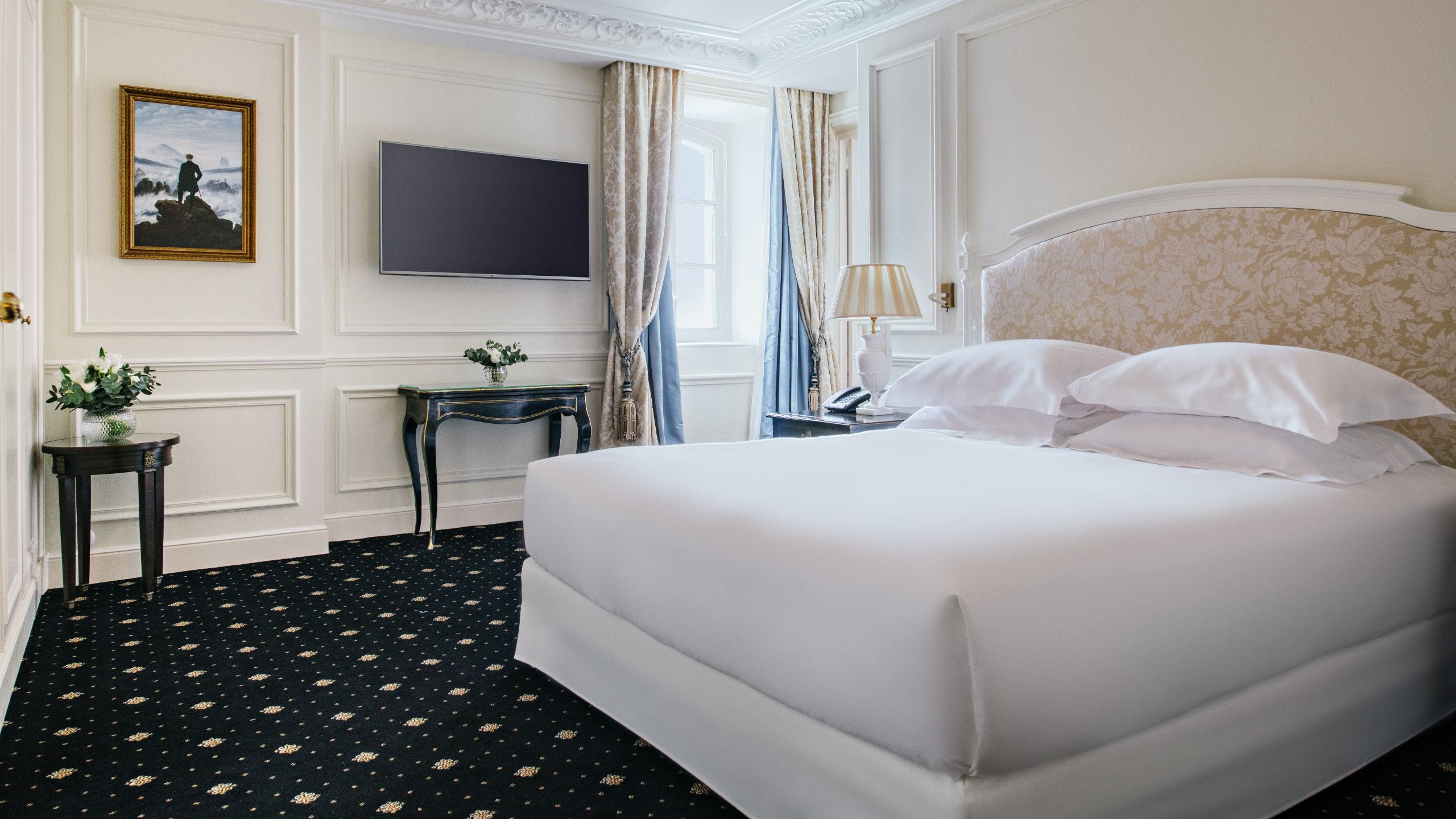 3/6 Hôtel du Palais Biarritz Churchill Suite Bedroom