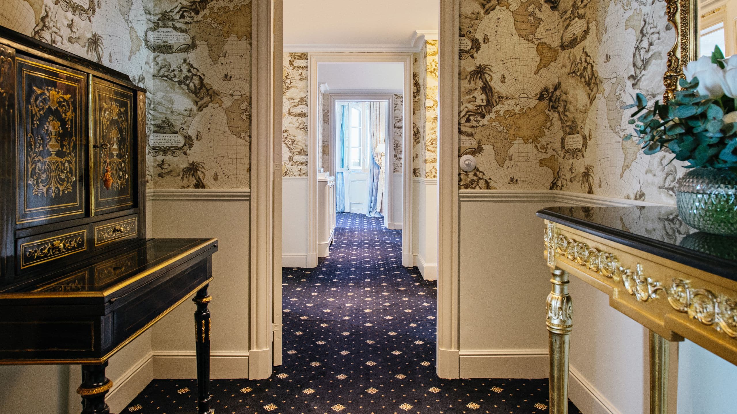 4/6 Hôtel du Palais Biarritz Churchill Suite Hallway