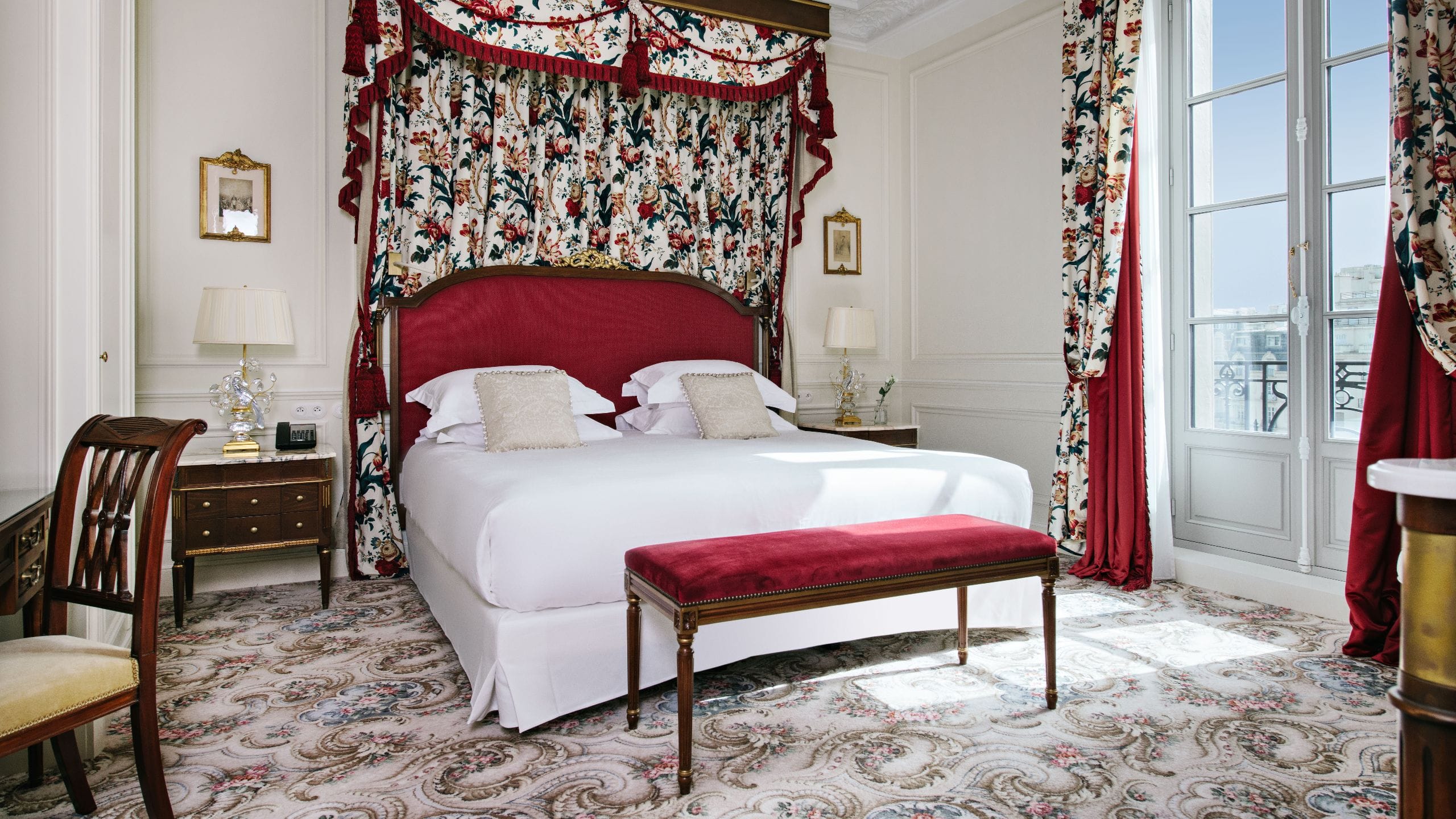 5/7 Hôtel du Palais Biarritz Imperial Suite Bedroom