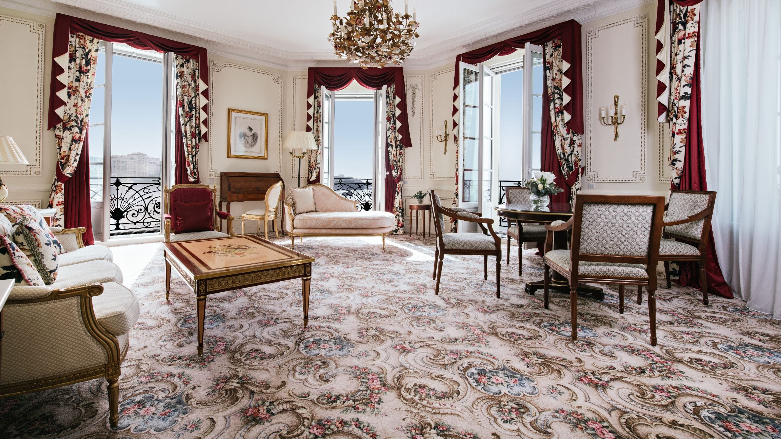 6/7 Hôtel du Palais Biarritz Imperial Suite Living Room